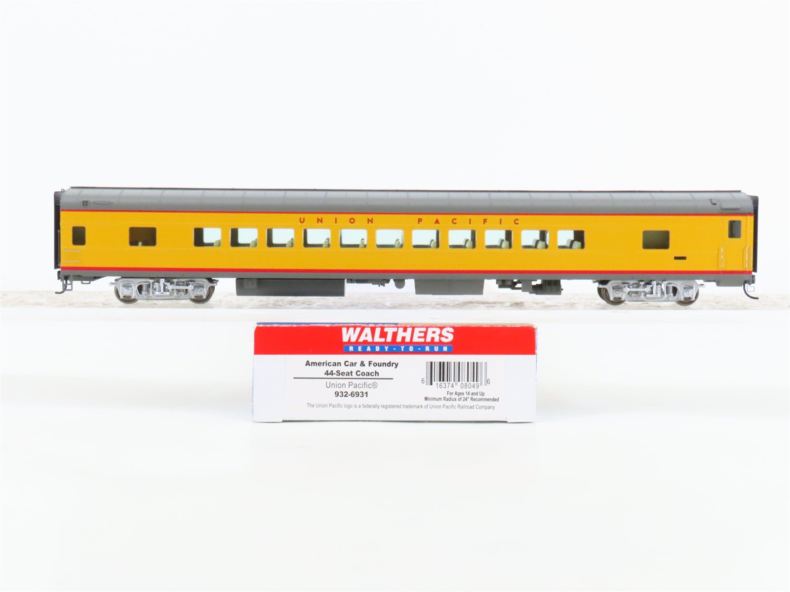 HO Scale Walthers 932-6931 UP Union Pacific Railroad Coach Passenger Car
