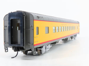 HO Scale Walthers 932-6931 UP Union Pacific Railroad Coach Passenger Car