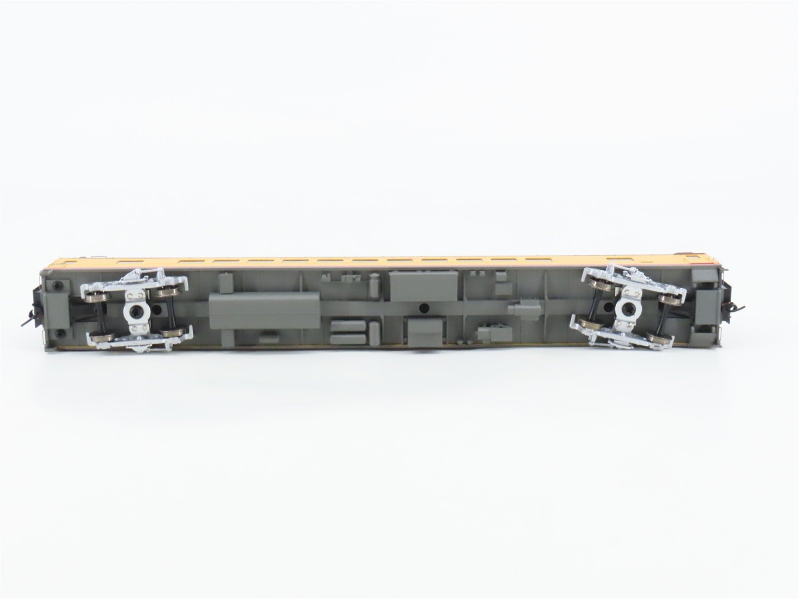 HO Scale Walthers 932-6931 UP Union Pacific Railroad Coach Passenger Car