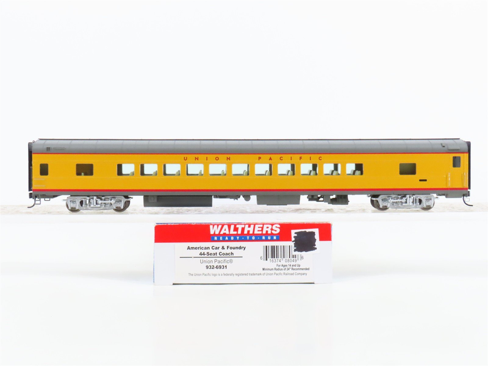 HO Scale Walthers 932-6931 UP Union Pacific Railroad Coach Passenger Car