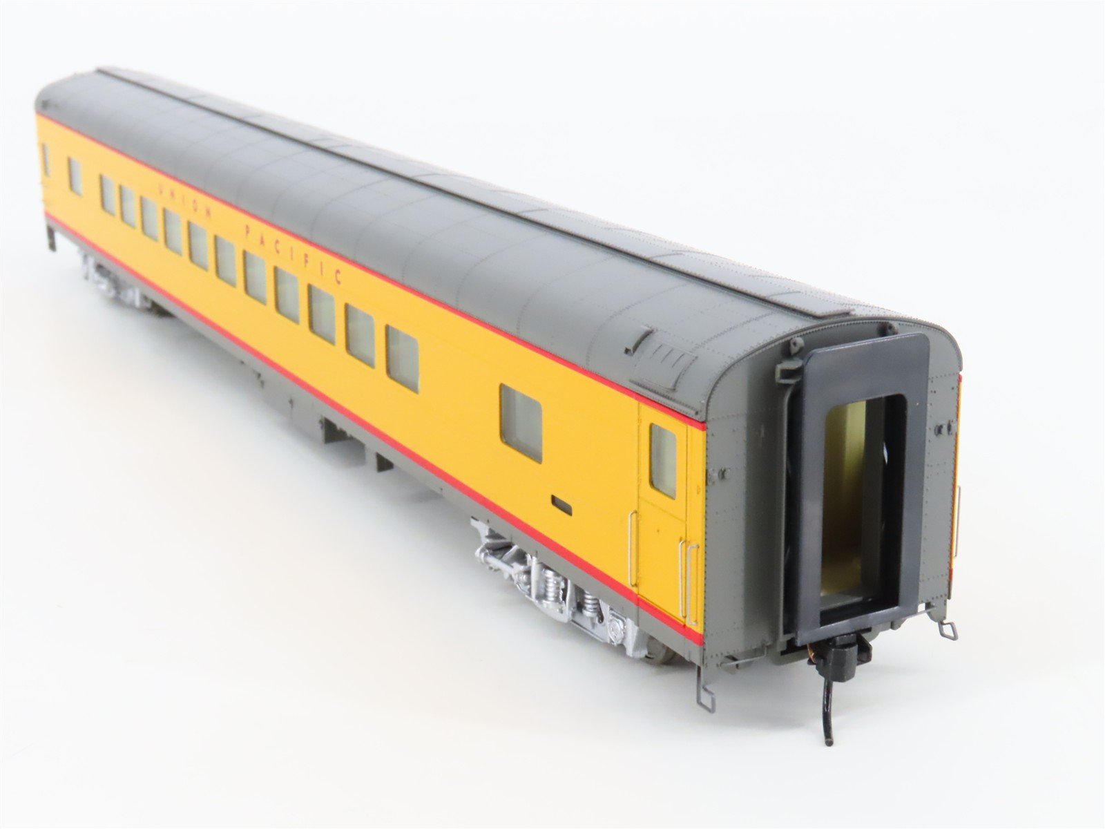 HO Scale Walthers 932-6931 UP Union Pacific Railroad Coach Passenger Car