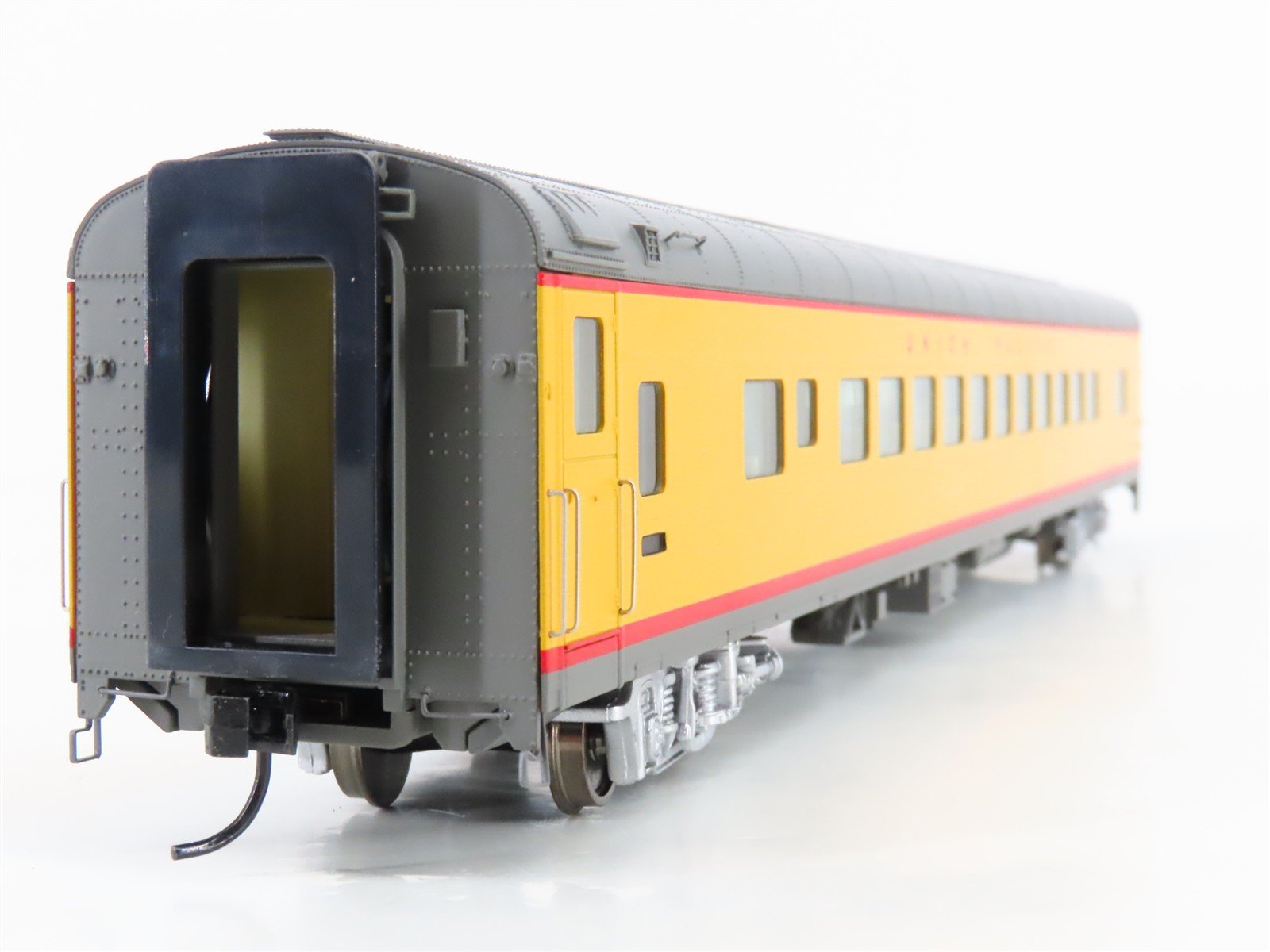 HO Scale Walthers 932-6931 UP Union Pacific Railroad Coach Passenger Car