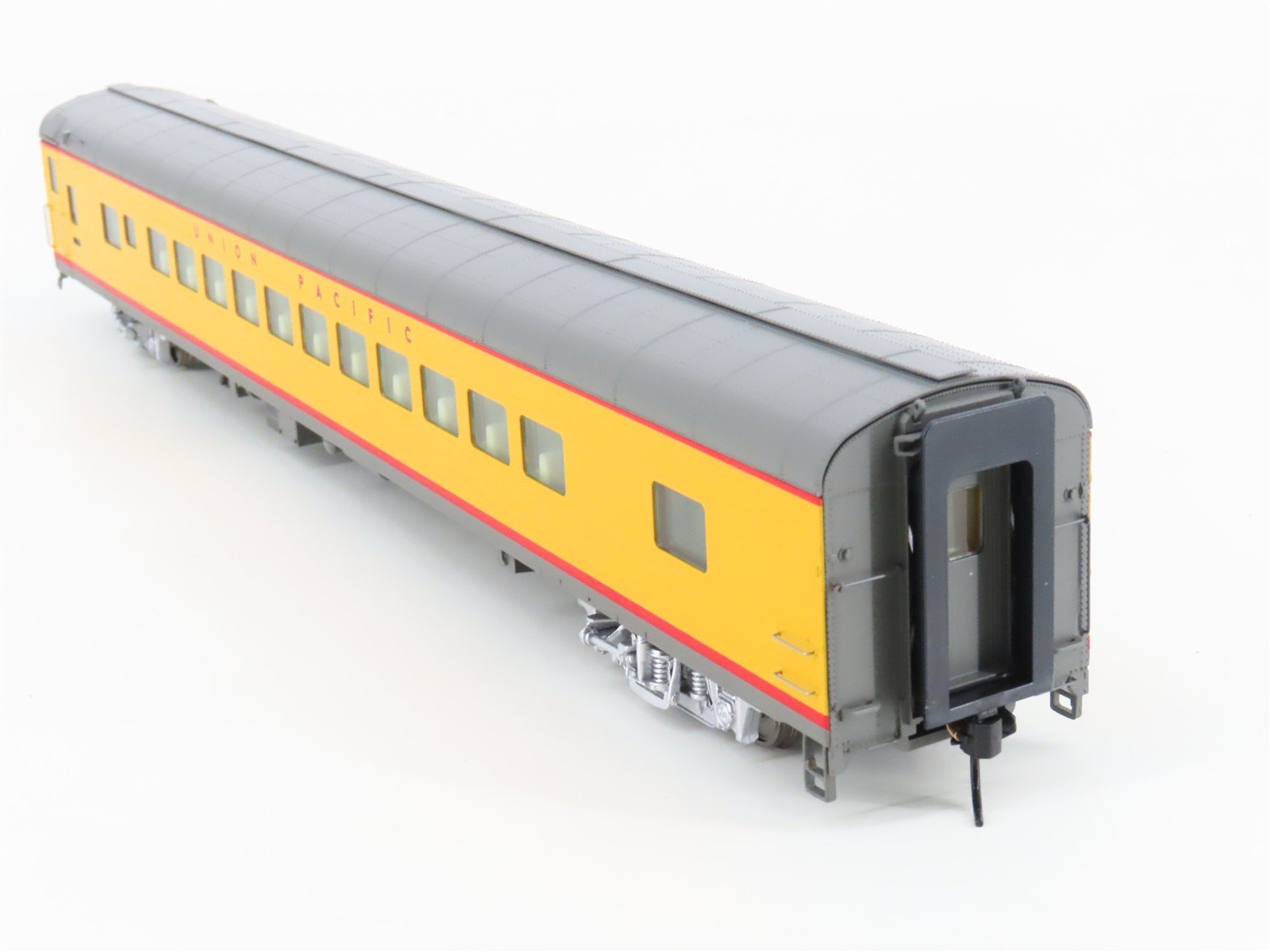HO Scale Walthers 932-6931 UP Union Pacific Railroad Coach Passenger Car