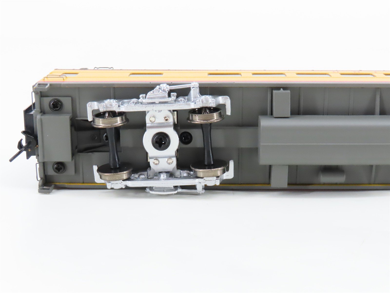 HO Scale Walthers 932-6931 UP Union Pacific Railroad Coach Passenger Car
