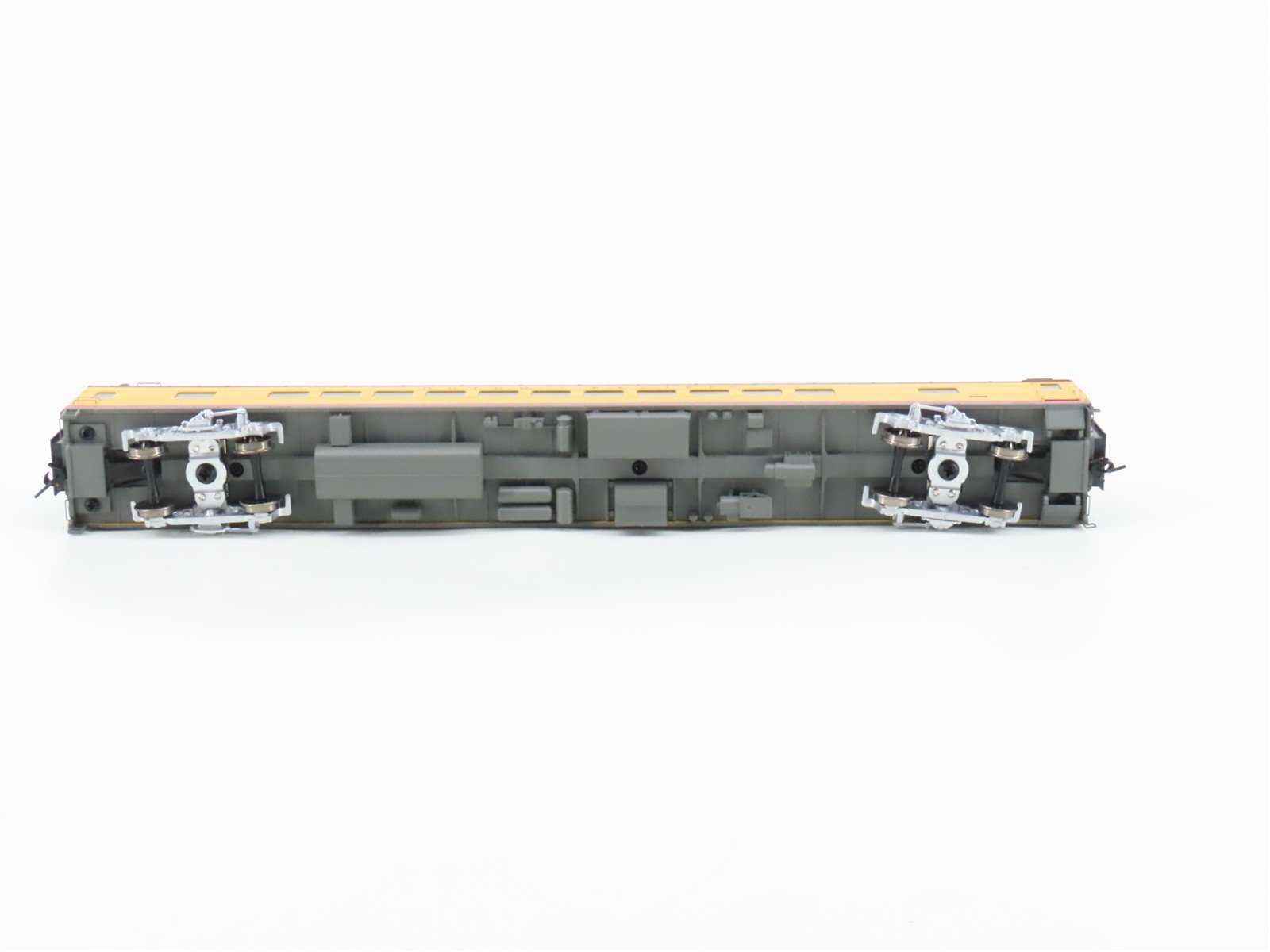 HO Scale Walthers 932-6931 UP Union Pacific Railroad Coach Passenger Car