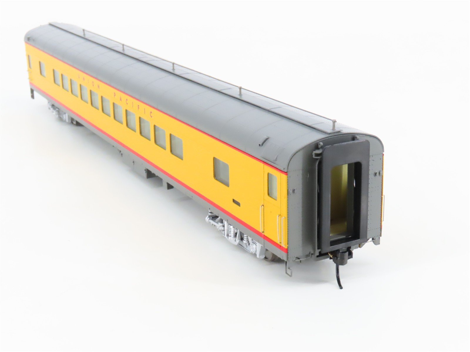 HO Scale Walthers 932-9530 UP Union Pacific Railroad Coach Passenger Car