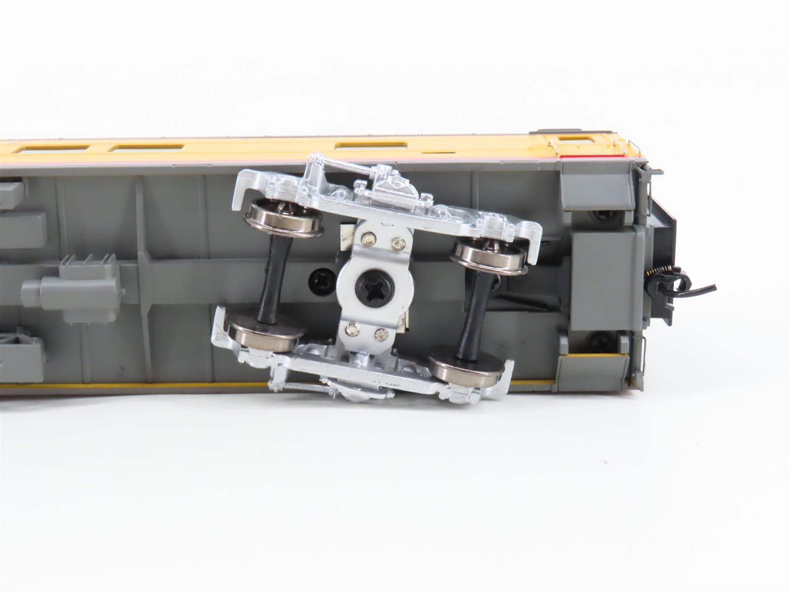HO Scale Walthers 932-9530 UP Union Pacific Railroad Coach Passenger Car