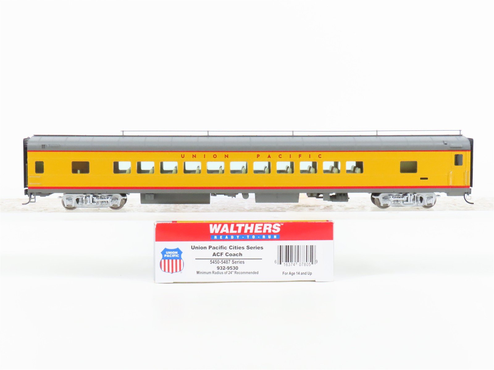 HO Scale Walthers 932-9530 UP Union Pacific Railroad Coach Passenger Car