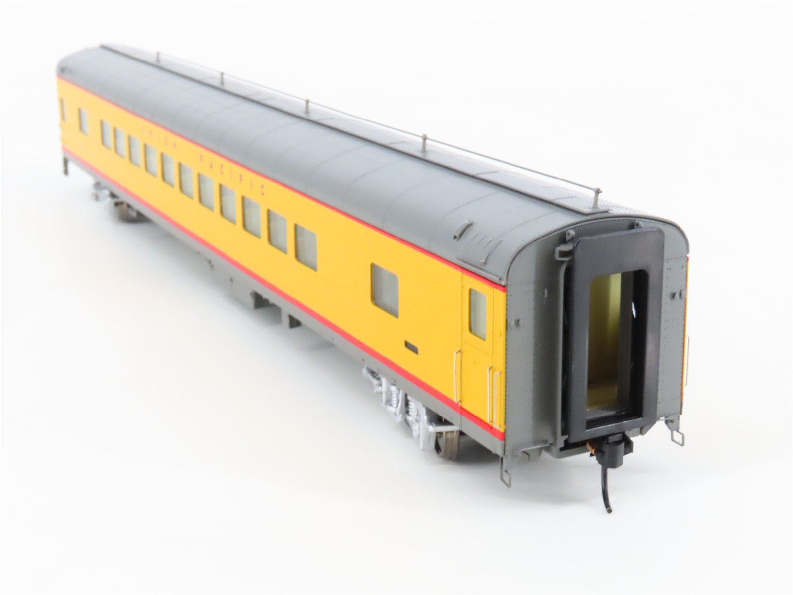 HO Scale Walthers 932-9530 UP Union Pacific Railroad Coach Passenger Car