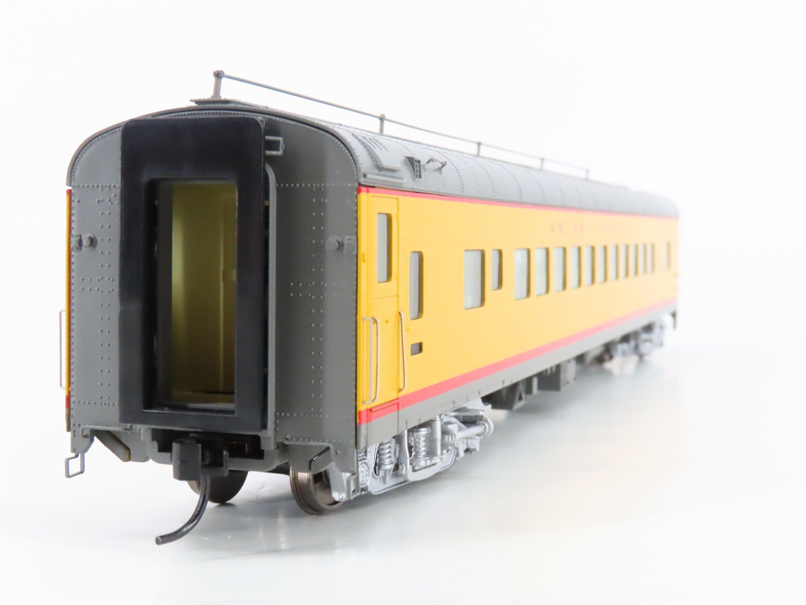 HO Scale Walthers 932-9530 UP Union Pacific Railroad Coach Passenger Car