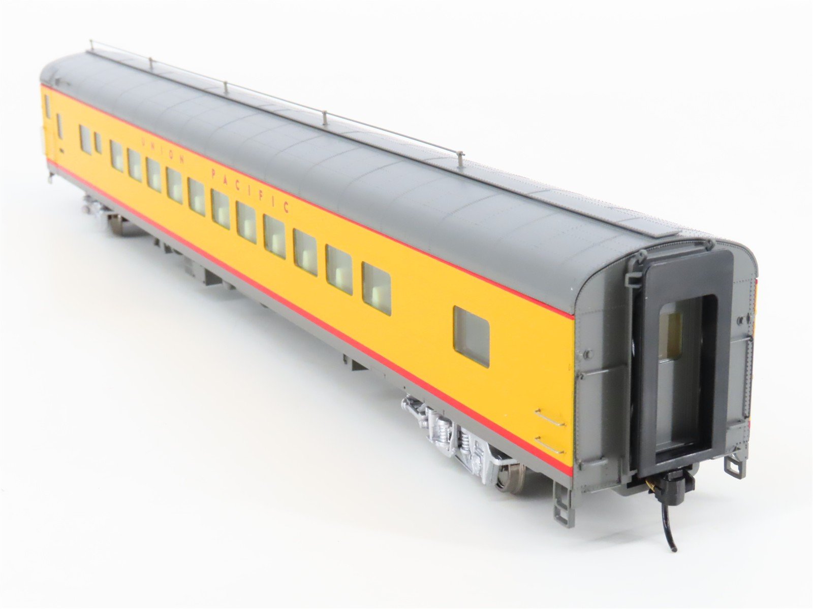 HO Scale Walthers 932-9530 UP Union Pacific Railroad Coach Passenger Car
