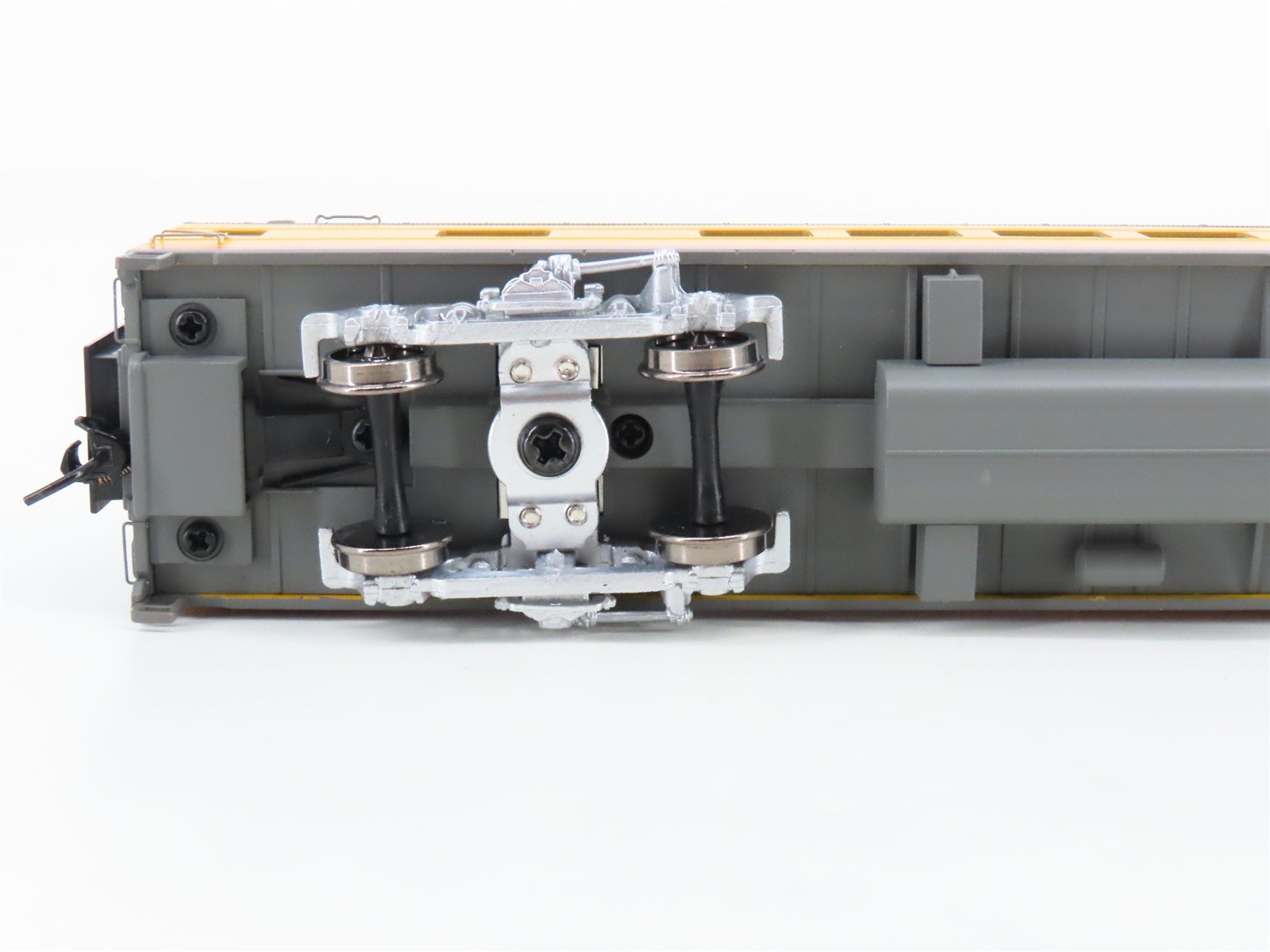 HO Scale Walthers 932-9530 UP Union Pacific Railroad Coach Passenger Car