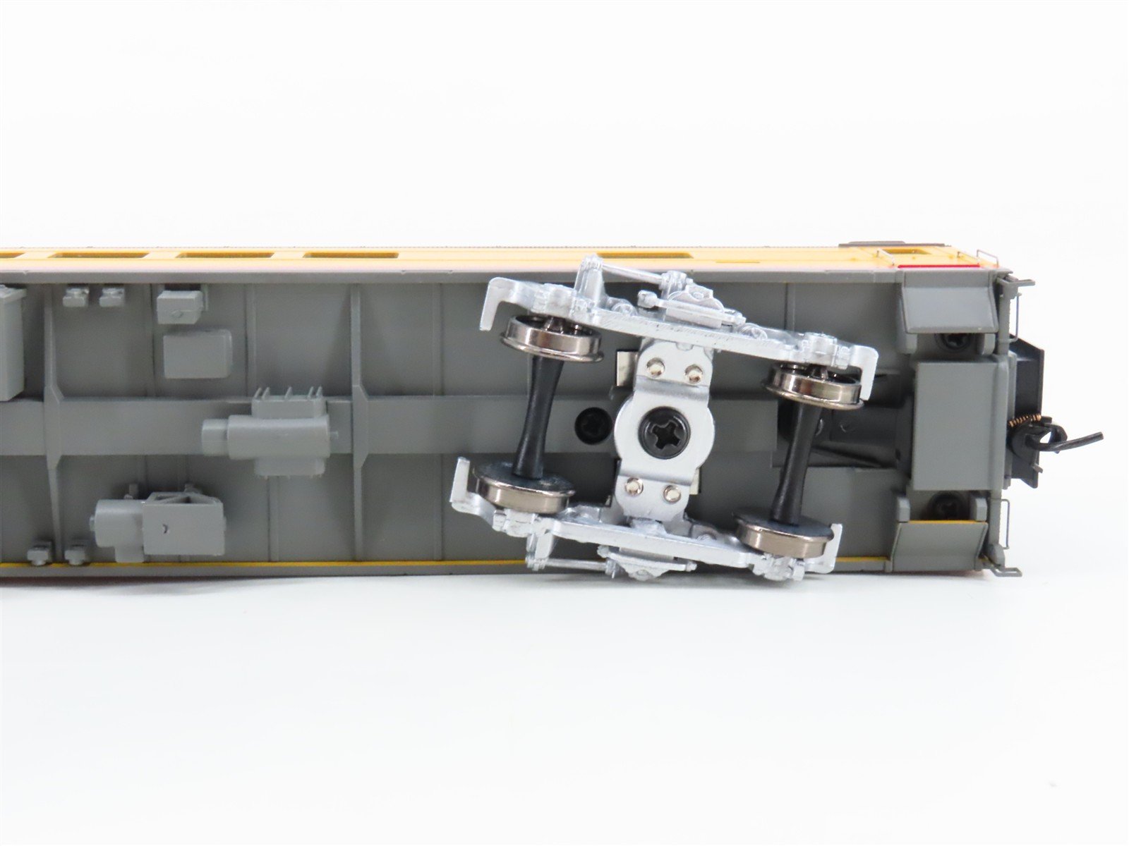 HO Scale Walthers 932-9530 UP Union Pacific Railroad Coach Passenger Car