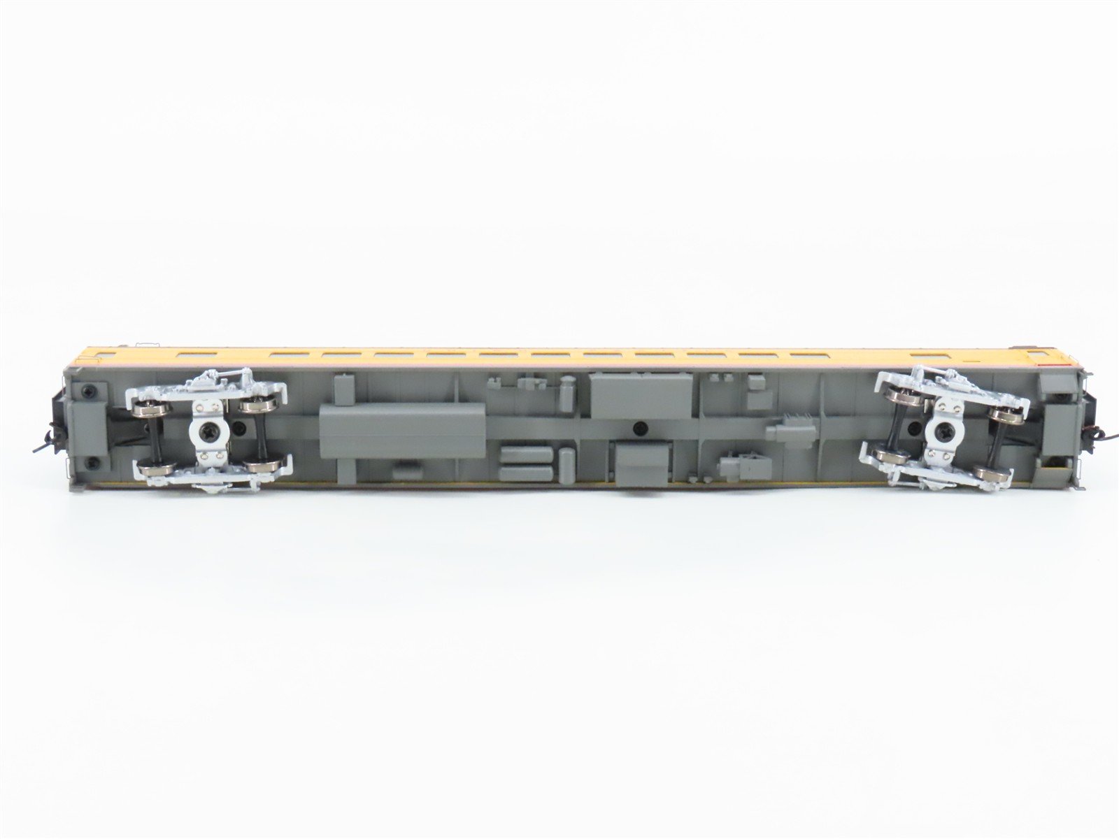 HO Scale Walthers 932-9530 UP Union Pacific Railroad Coach Passenger Car
