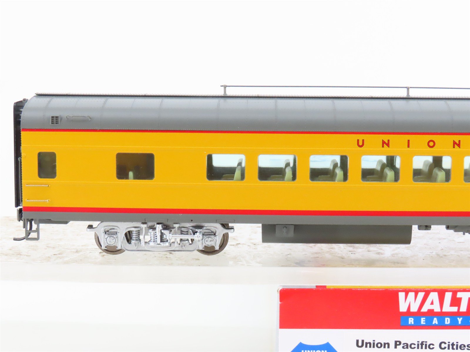 HO Scale Walthers 932-9530 UP Union Pacific Railroad Coach Passenger Car