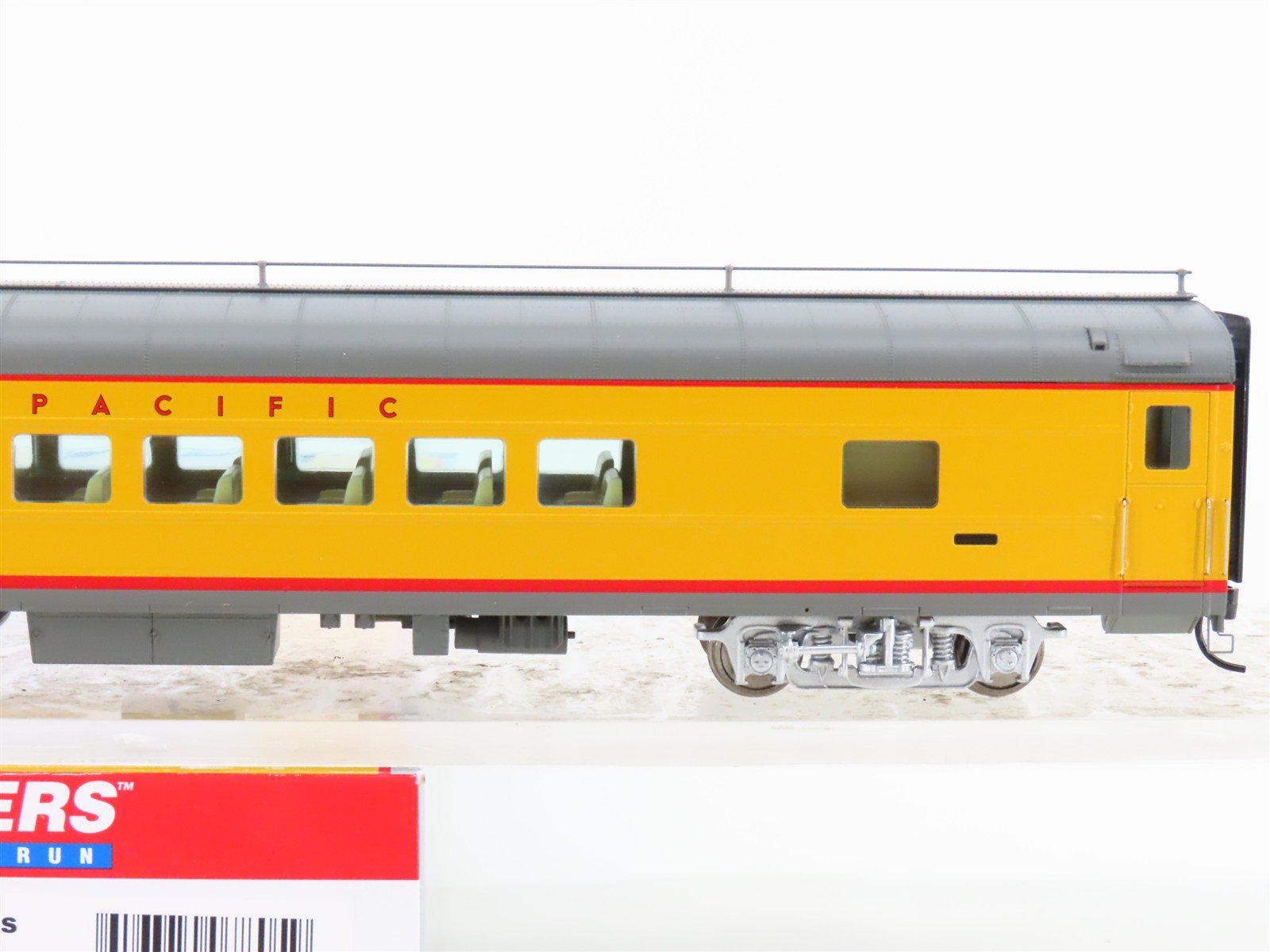 HO Scale Walthers 932-9530 UP Union Pacific Railroad Coach Passenger Car