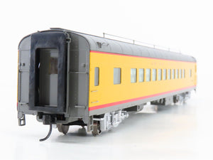 HO Scale Walthers 932-9530 UP Union Pacific Railroad Coach Passenger Car
