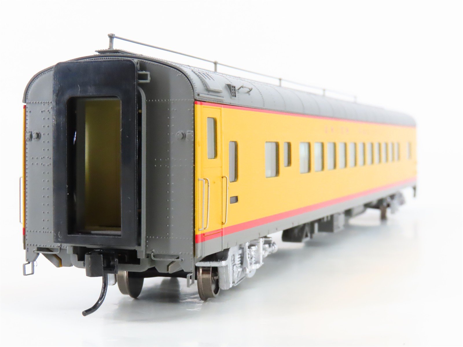 HO Scale Walthers 932-9530 UP Union Pacific Railroad Coach Passenger Car