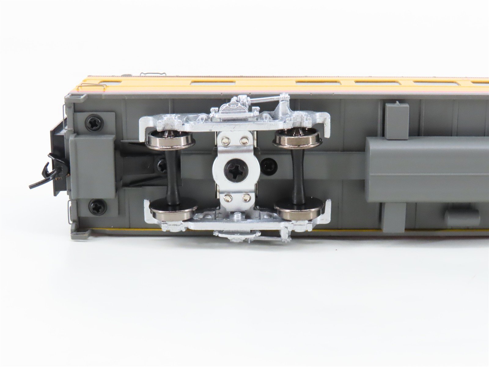 HO Scale Walthers 932-9530 UP Union Pacific Railroad Coach Passenger Car