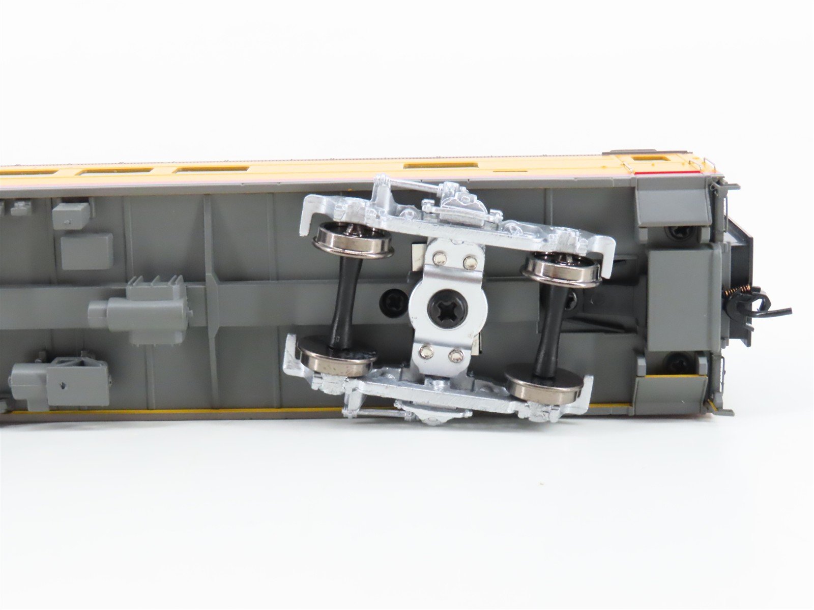 HO Scale Walthers 932-9530 UP Union Pacific Railroad Coach Passenger Car