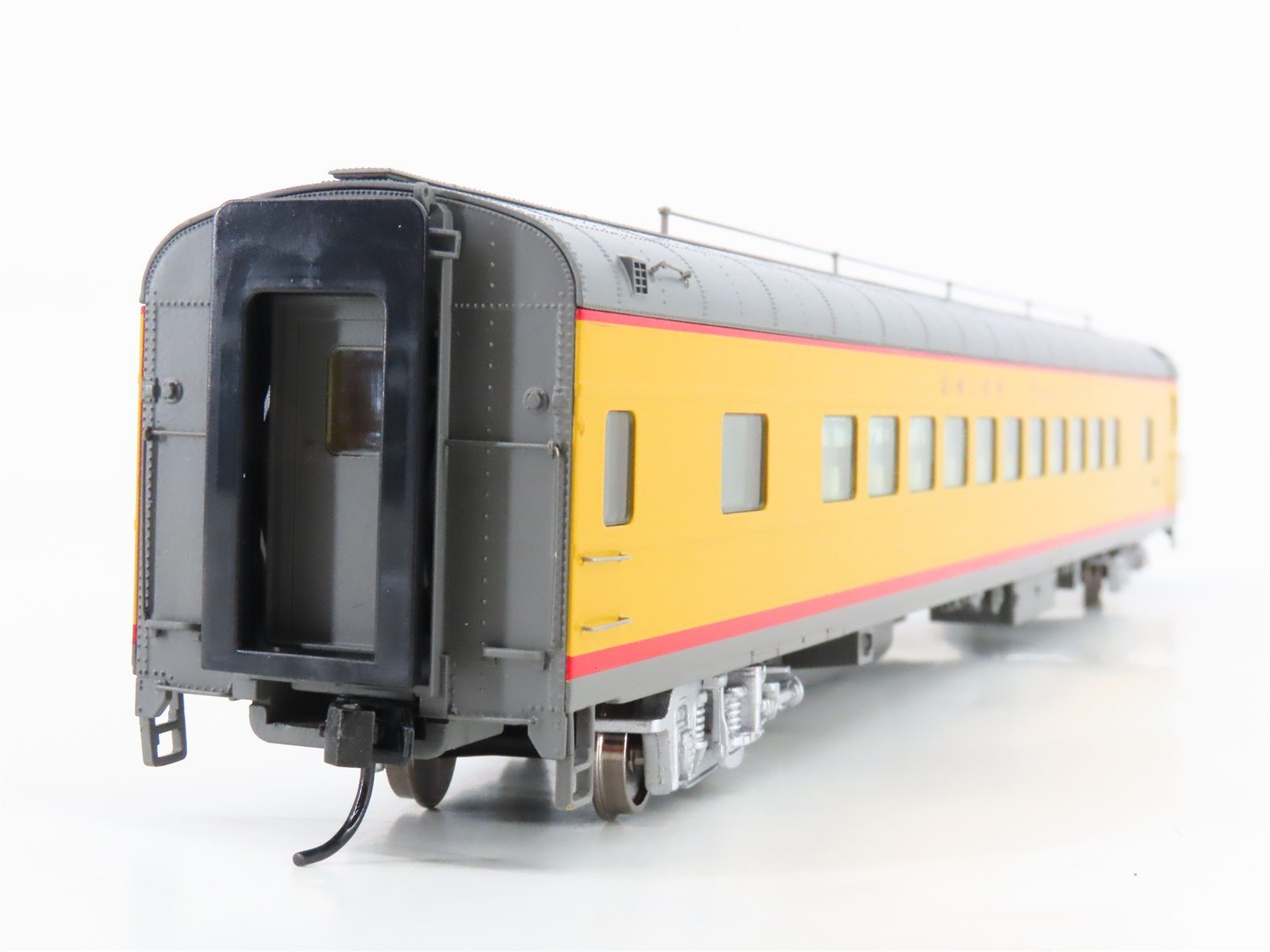 HO Scale Walthers 932-9530 UP Union Pacific Railroad Coach Passenger Car