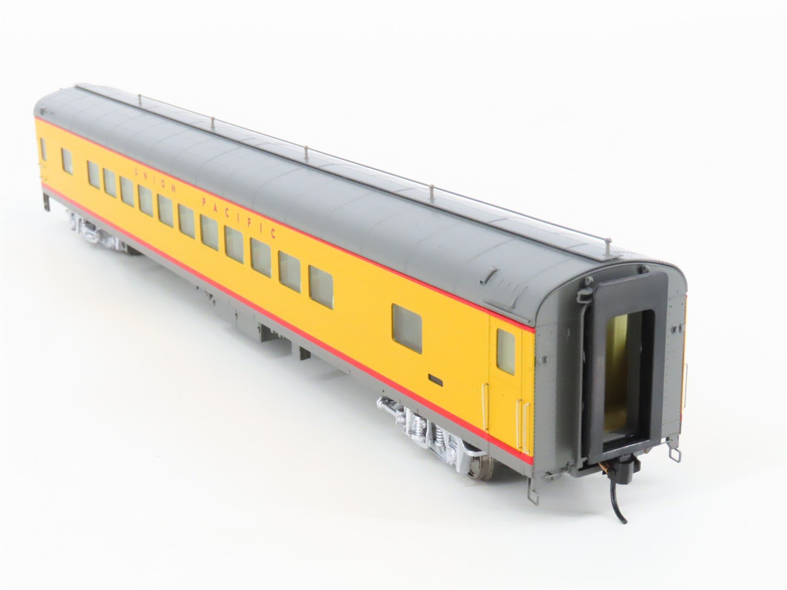 HO Scale Walthers 932-9530 UP Union Pacific Railroad Coach Passenger Car