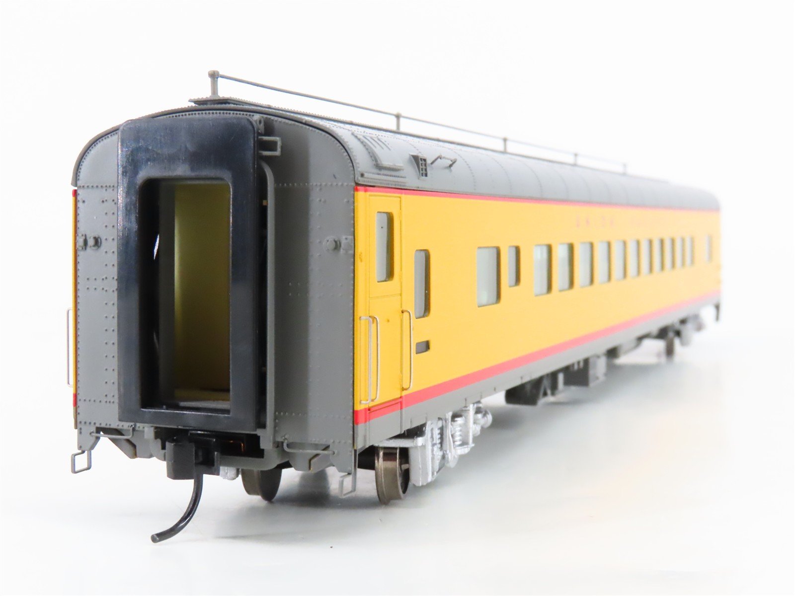 HO Scale Walthers 932-9530 UP Union Pacific Railroad Coach Passenger Car