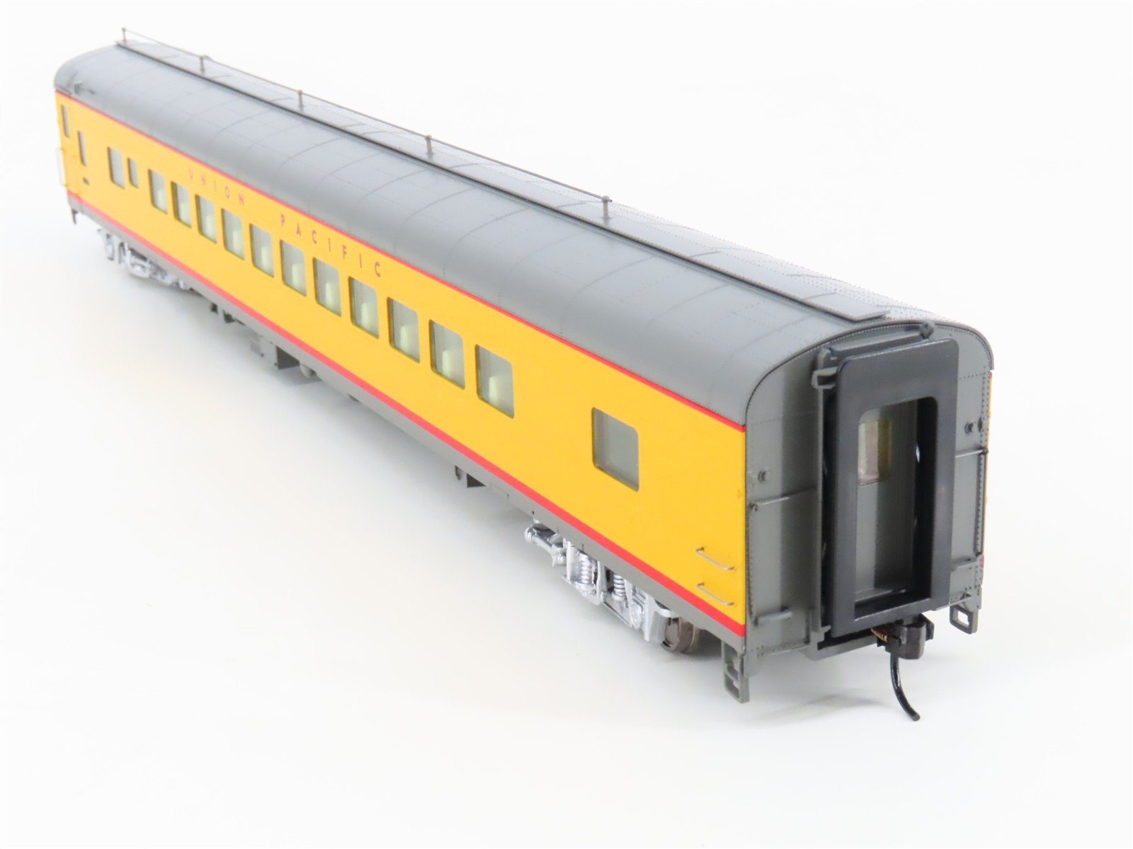 HO Scale Walthers 932-9530 UP Union Pacific Railroad Coach Passenger Car