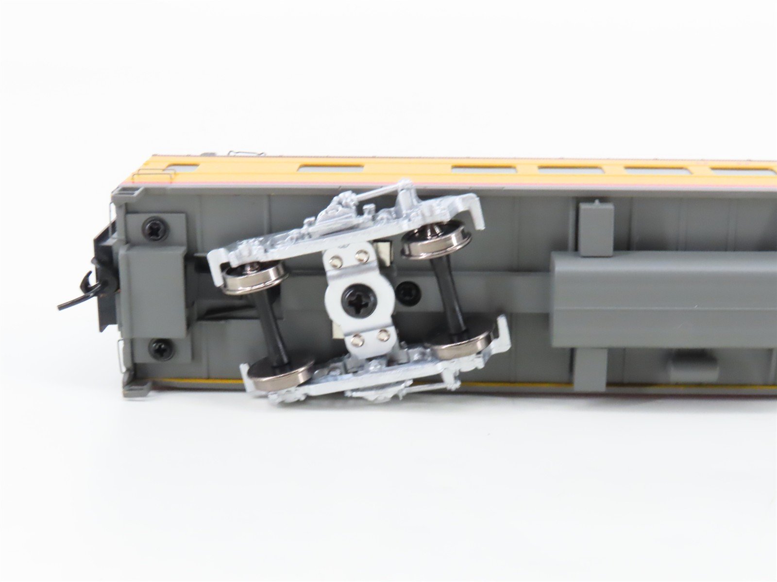 HO Scale Walthers 932-9530 UP Union Pacific Railroad Coach Passenger Car