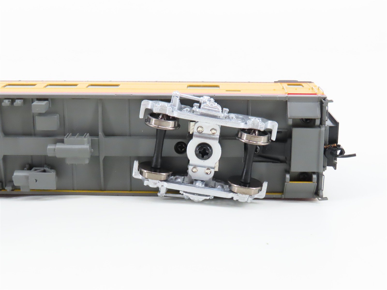 HO Scale Walthers 932-9530 UP Union Pacific Railroad Coach Passenger Car
