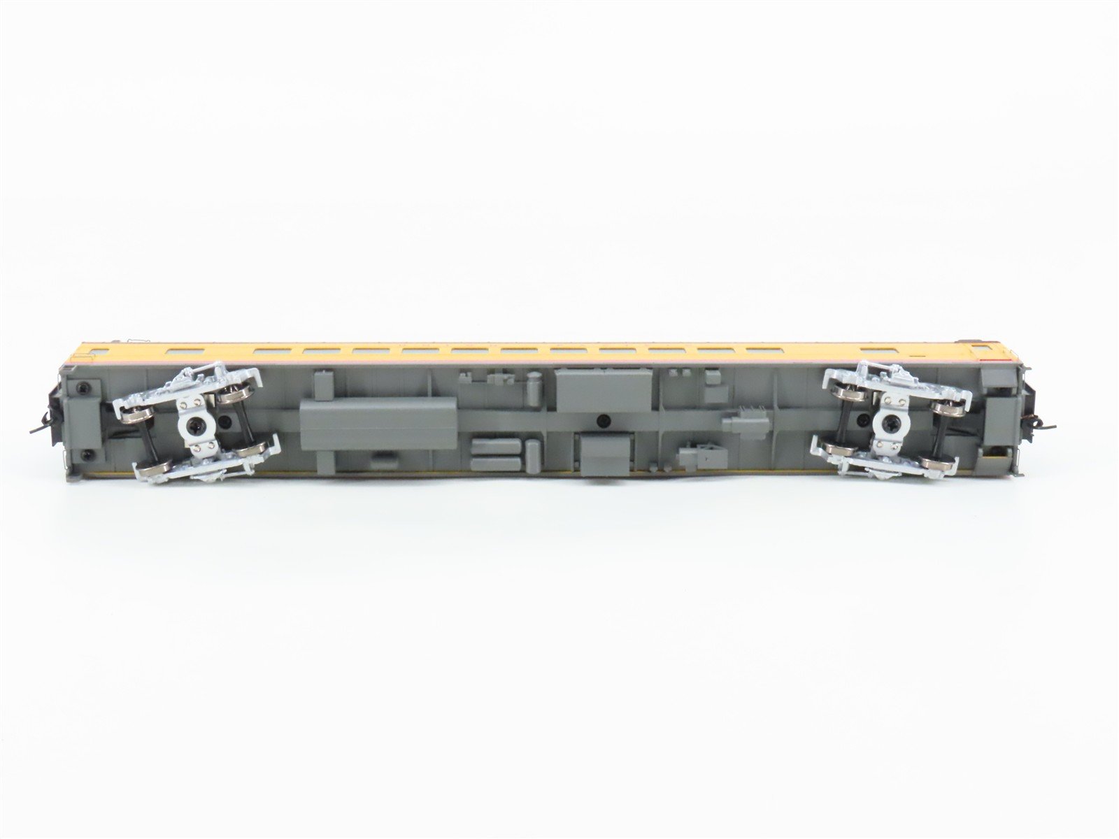 HO Scale Walthers 932-9530 UP Union Pacific Railroad Coach Passenger Car