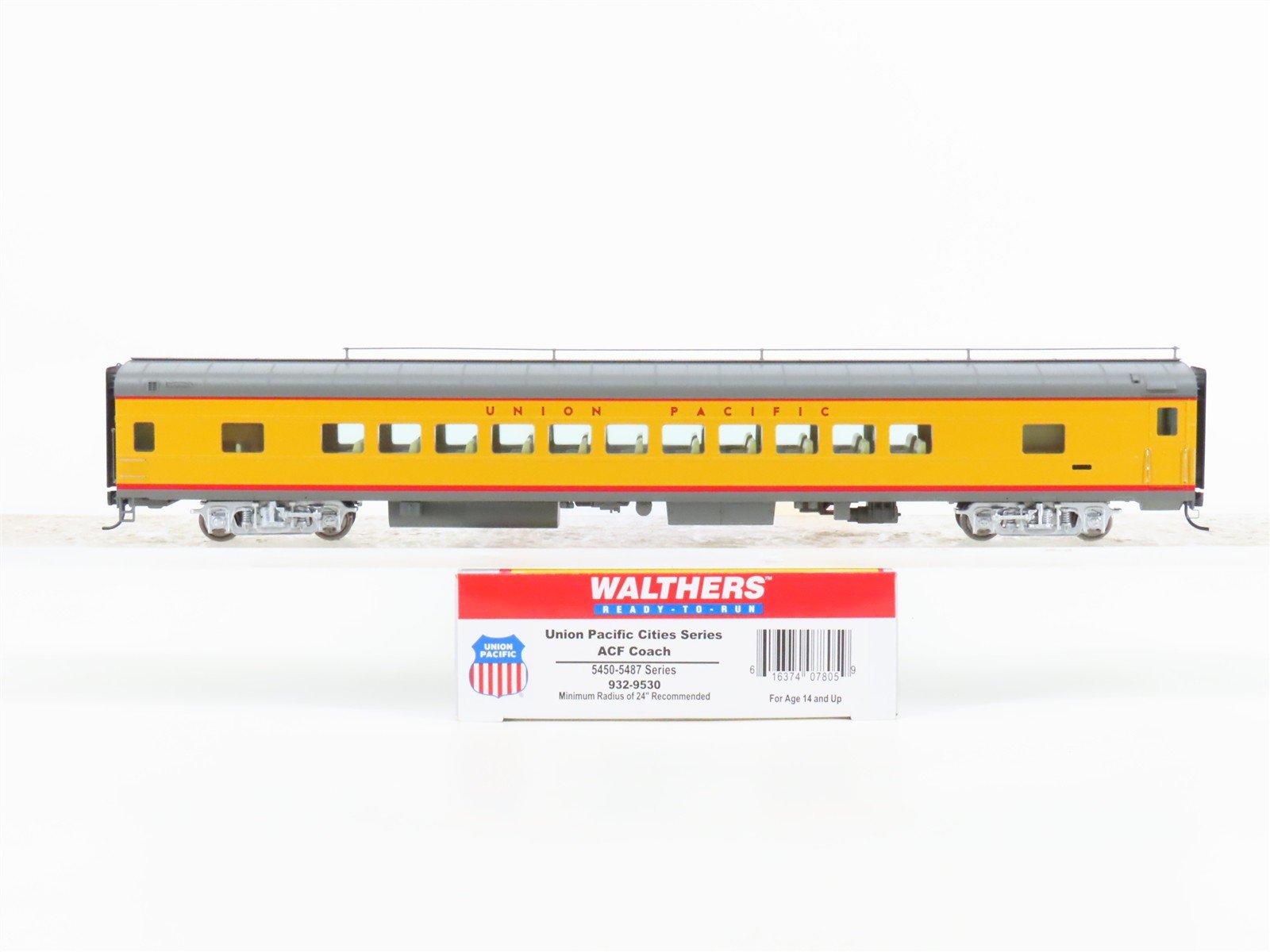 HO Scale Walthers 932-9530 UP Union Pacific Railroad Coach Passenger Car