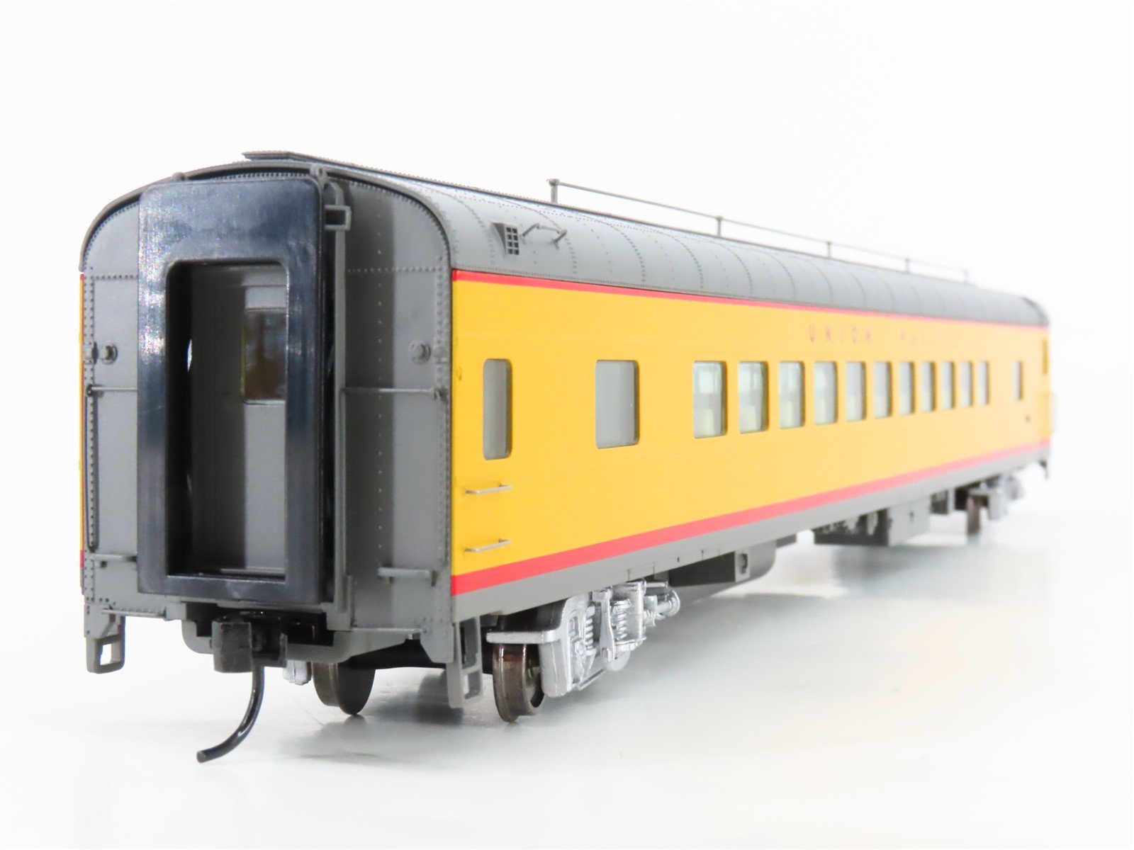 HO Scale Walthers 932-9530 UP Union Pacific Railroad Coach Passenger Car