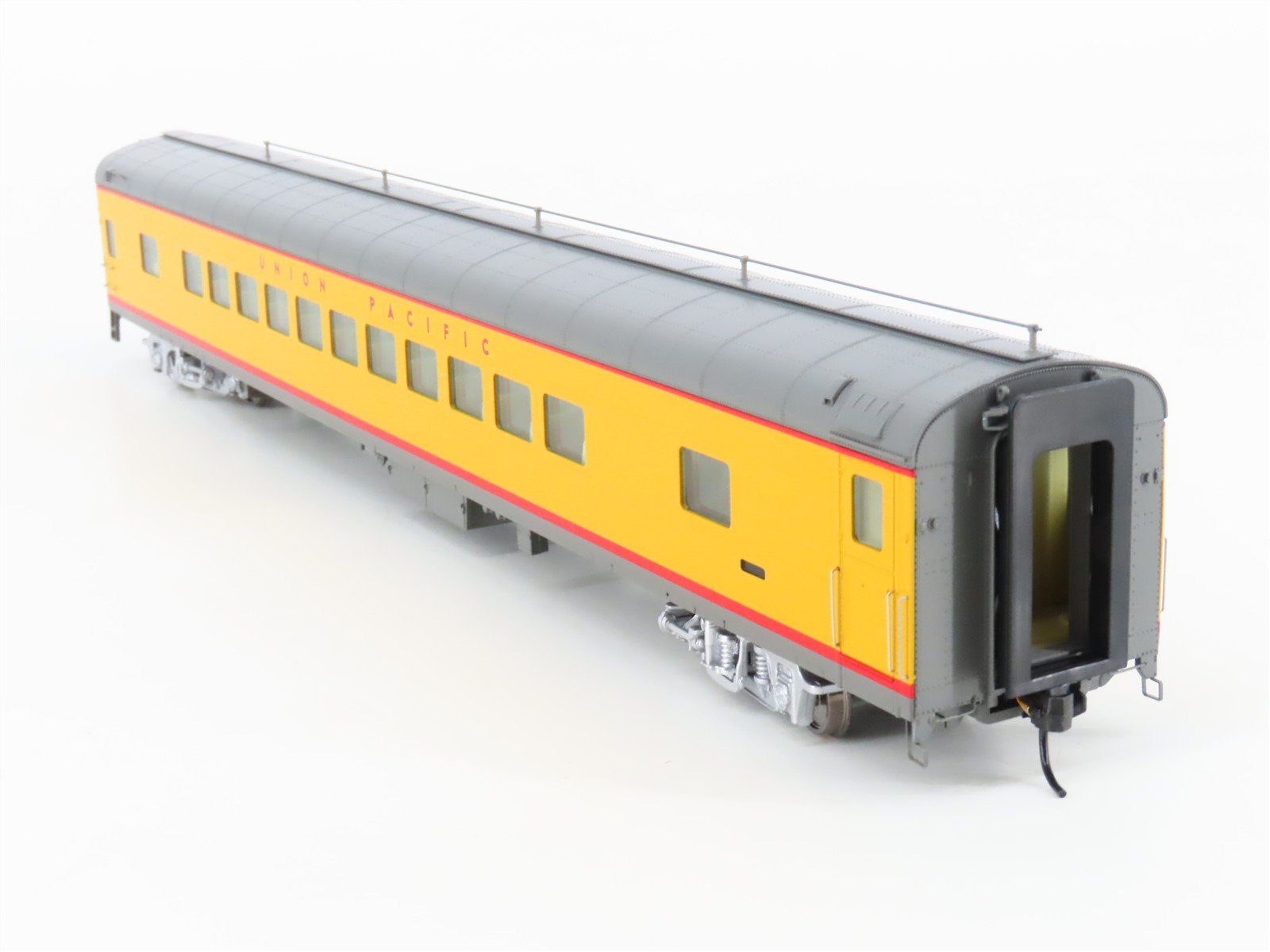HO Scale Walthers 932-9530 UP Union Pacific Railroad Coach Passenger Car