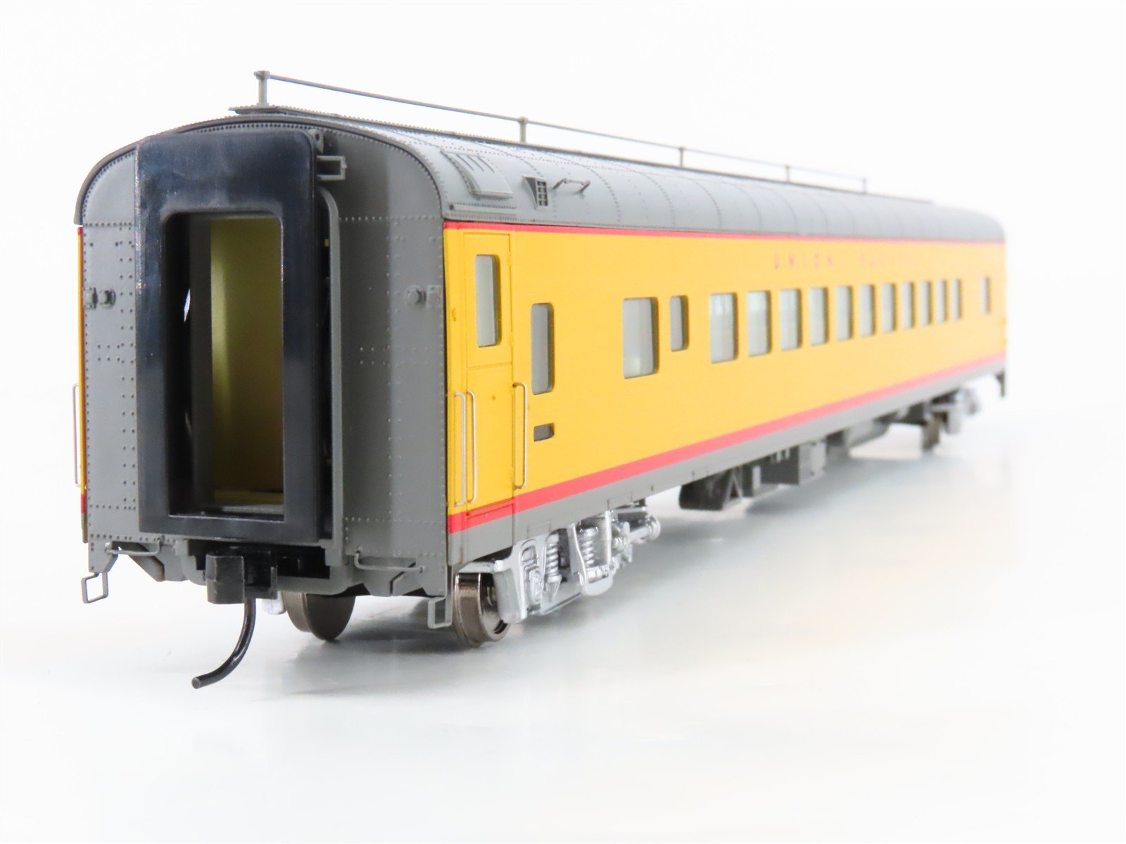 HO Scale Walthers 932-9530 UP Union Pacific Railroad Coach Passenger Car