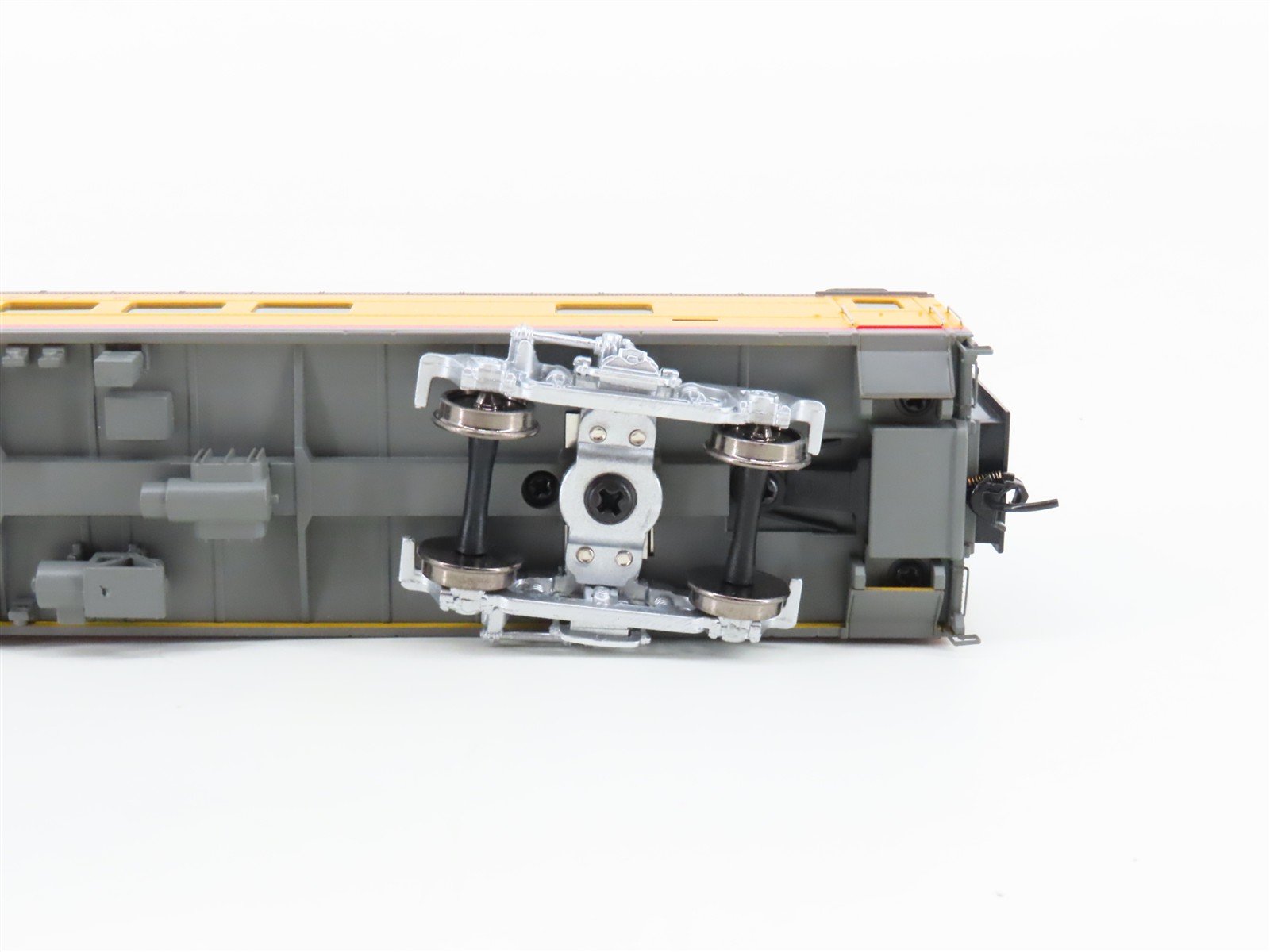 HO Scale Walthers 932-9530 UP Union Pacific Railroad Coach Passenger Car