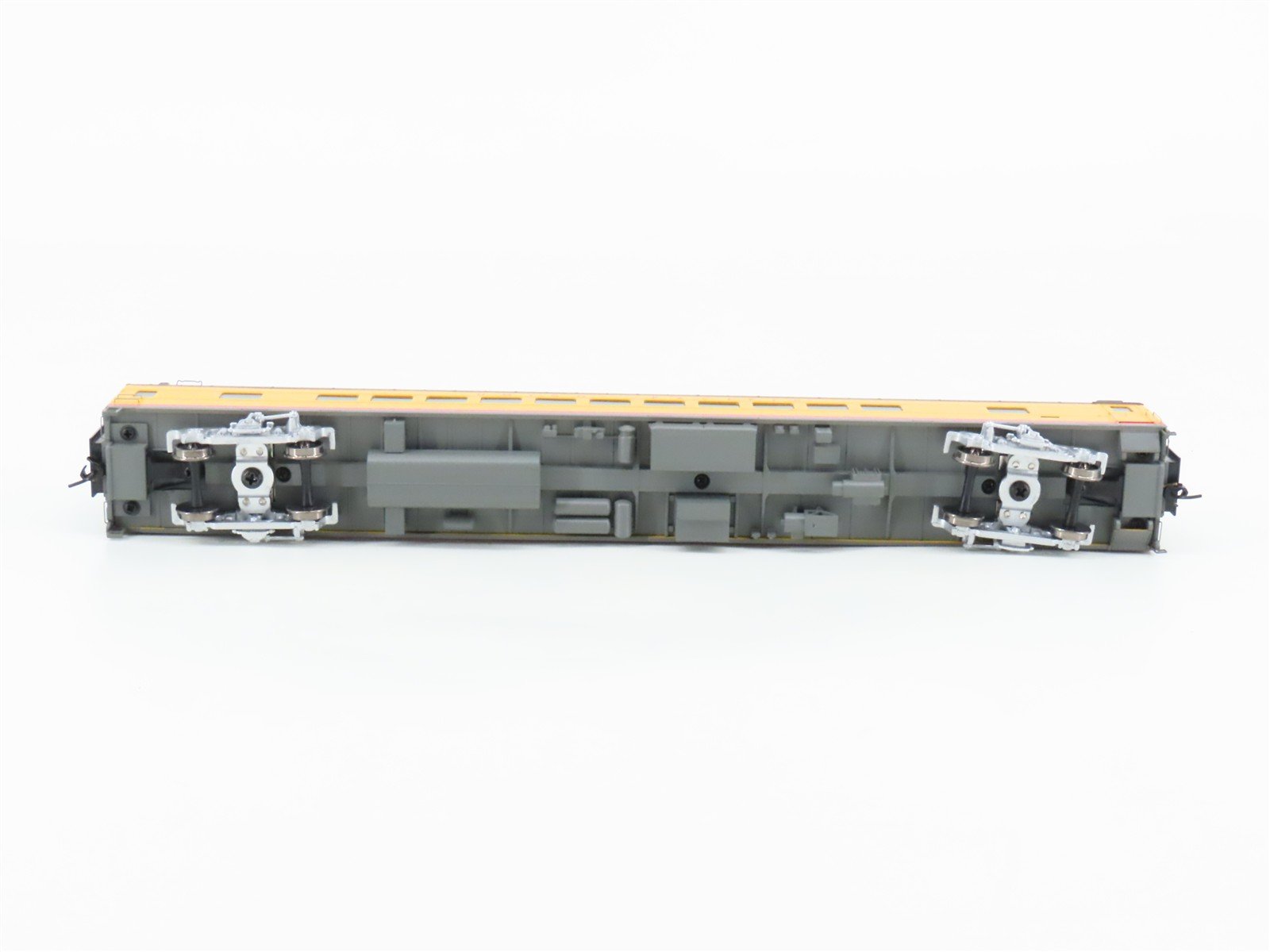 HO Scale Walthers 932-9530 UP Union Pacific Railroad Coach Passenger Car