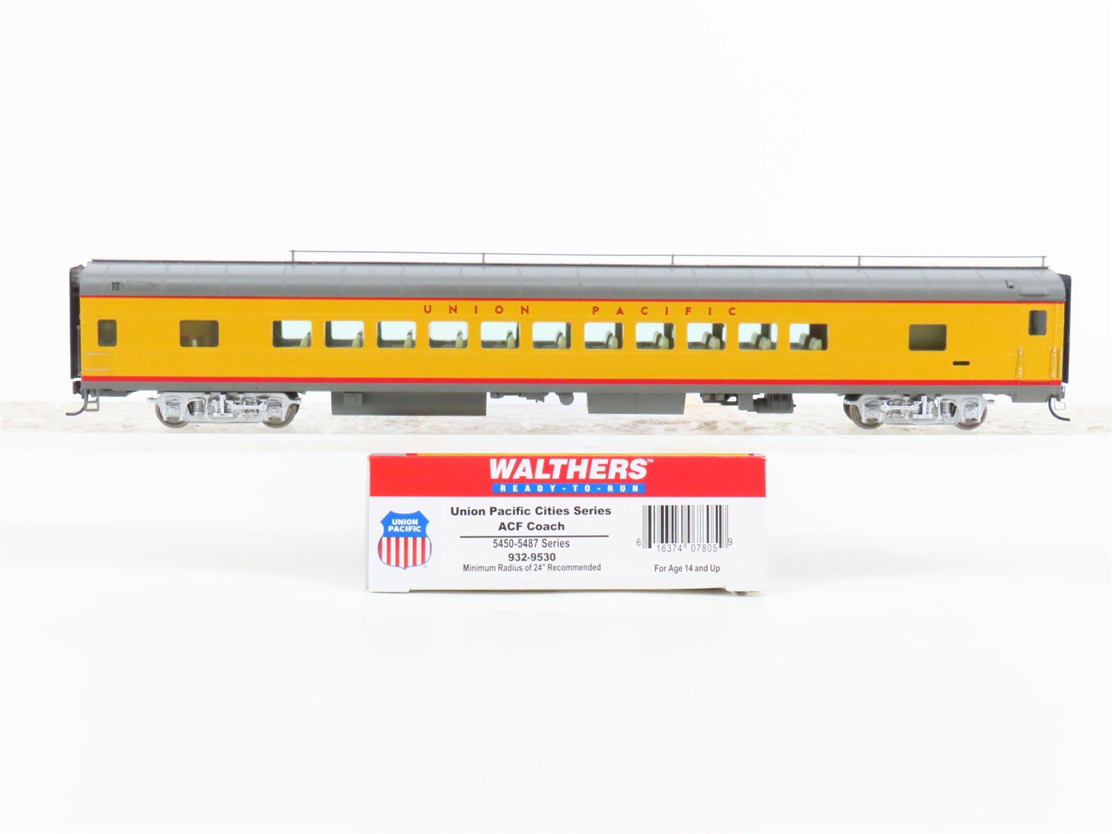 HO Scale Walthers 932-9530 UP Union Pacific Railroad Coach Passenger Car