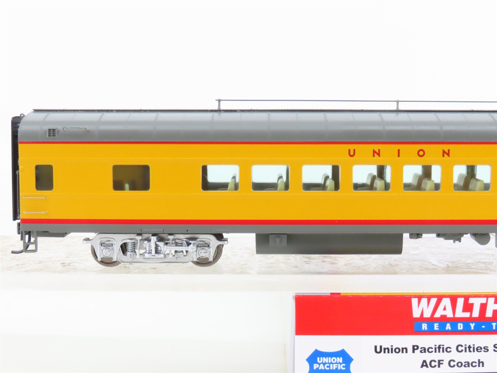 HO Scale Walthers 932-9530 UP Union Pacific Railroad Coach Passenger Car