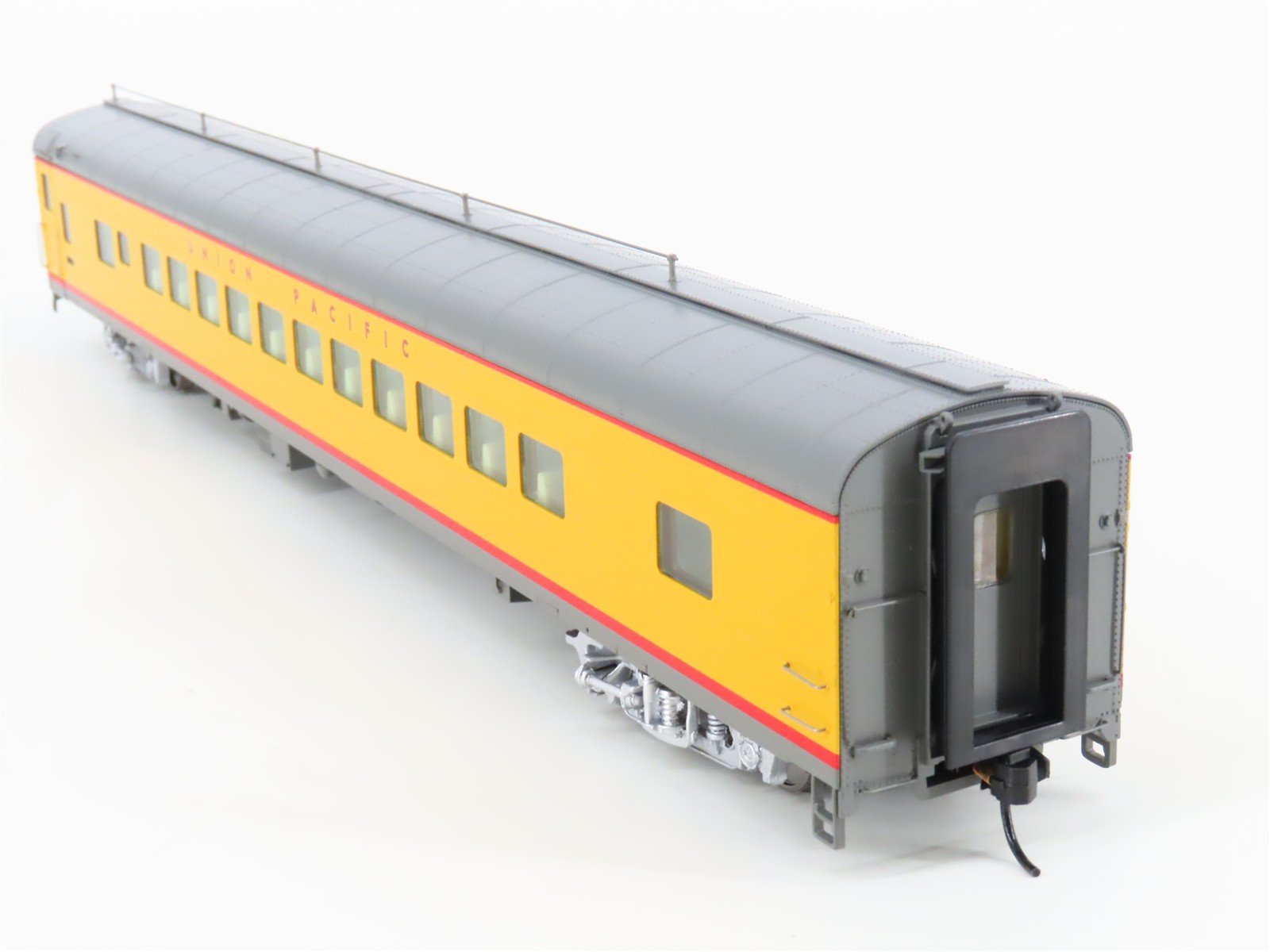 HO Scale Walthers 932-9530 UP Union Pacific Railroad Coach Passenger Car