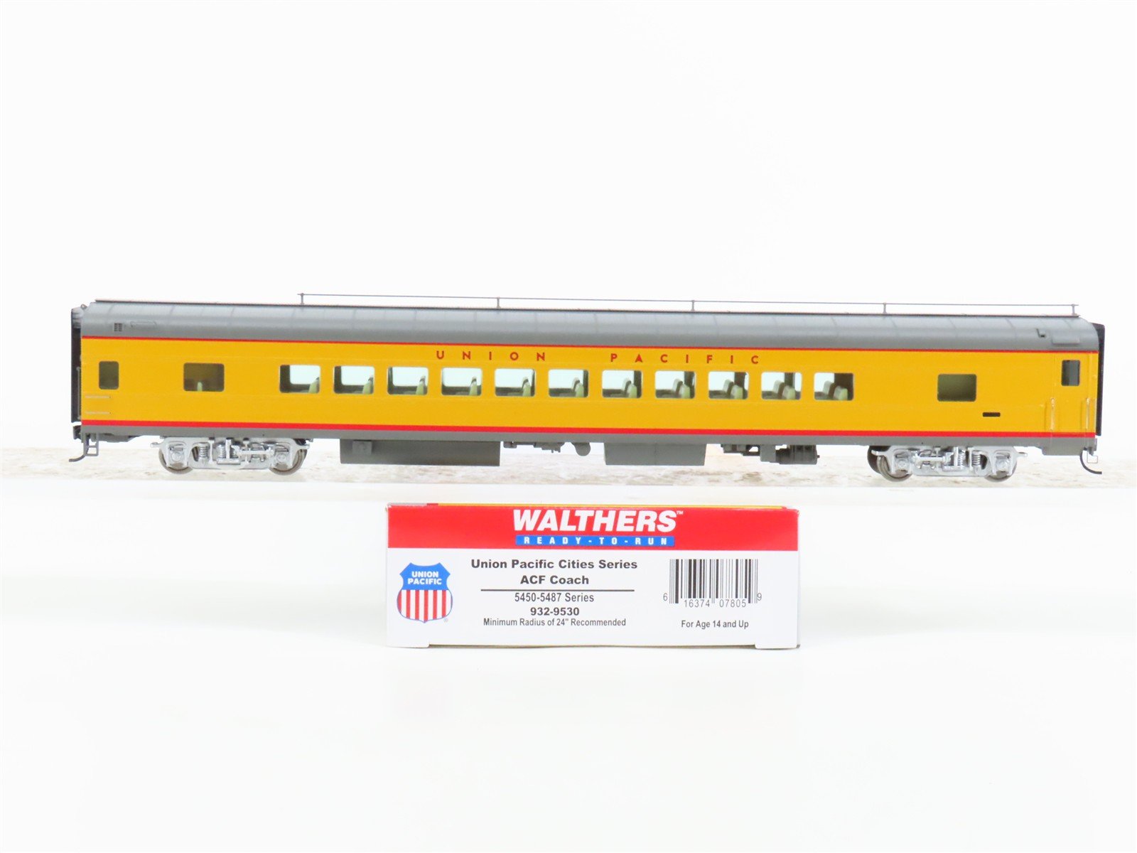 HO Scale Walthers 932-9530 UP Union Pacific Railroad Coach Passenger Car