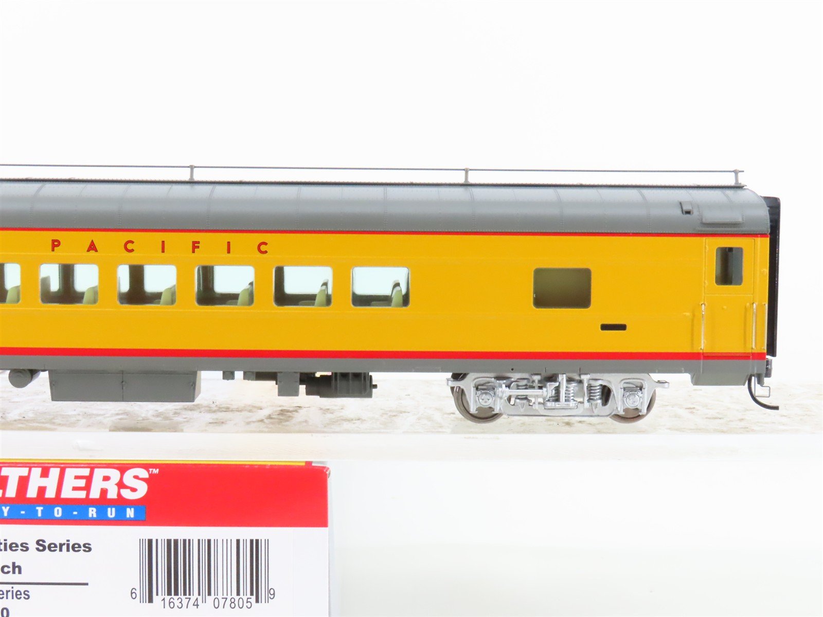 HO Scale Walthers 932-9530 UP Union Pacific Railroad Coach Passenger Car