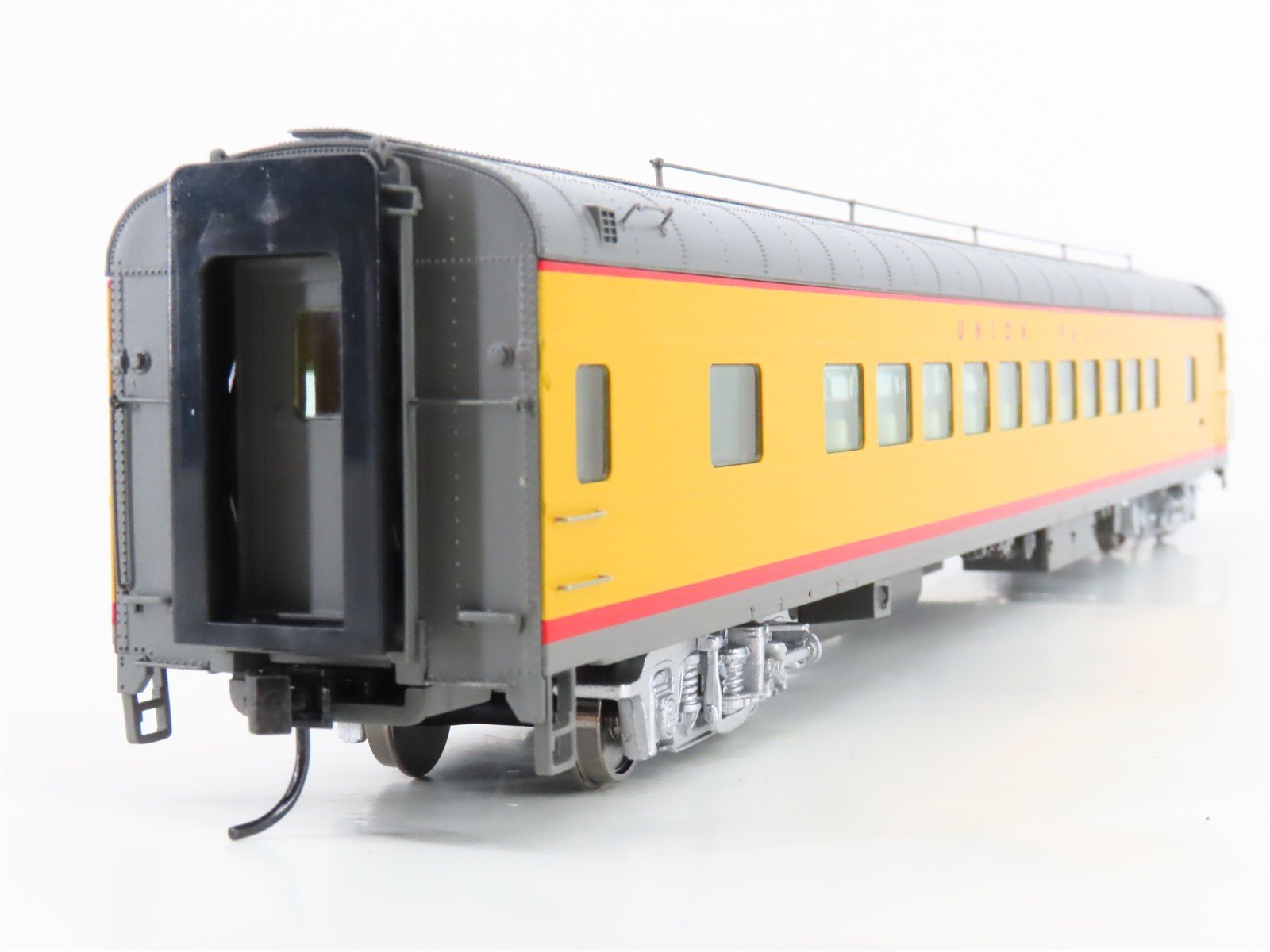 HO Scale Walthers 932-9530 UP Union Pacific Railroad Coach Passenger Car