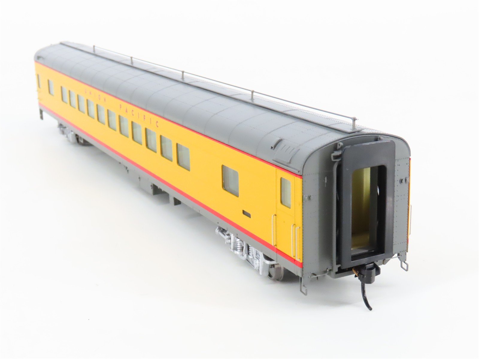 HO Scale Walthers 932-9530 UP Union Pacific Railroad Coach Passenger Car