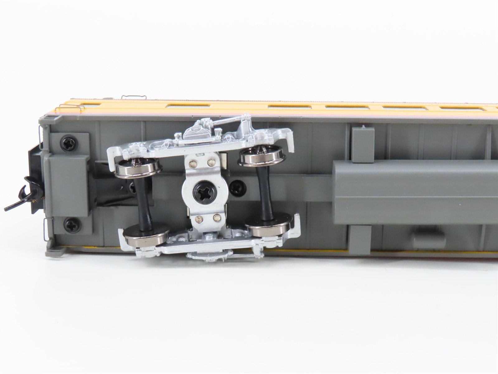 HO Scale Walthers 932-9530 UP Union Pacific Railroad Coach Passenger Car