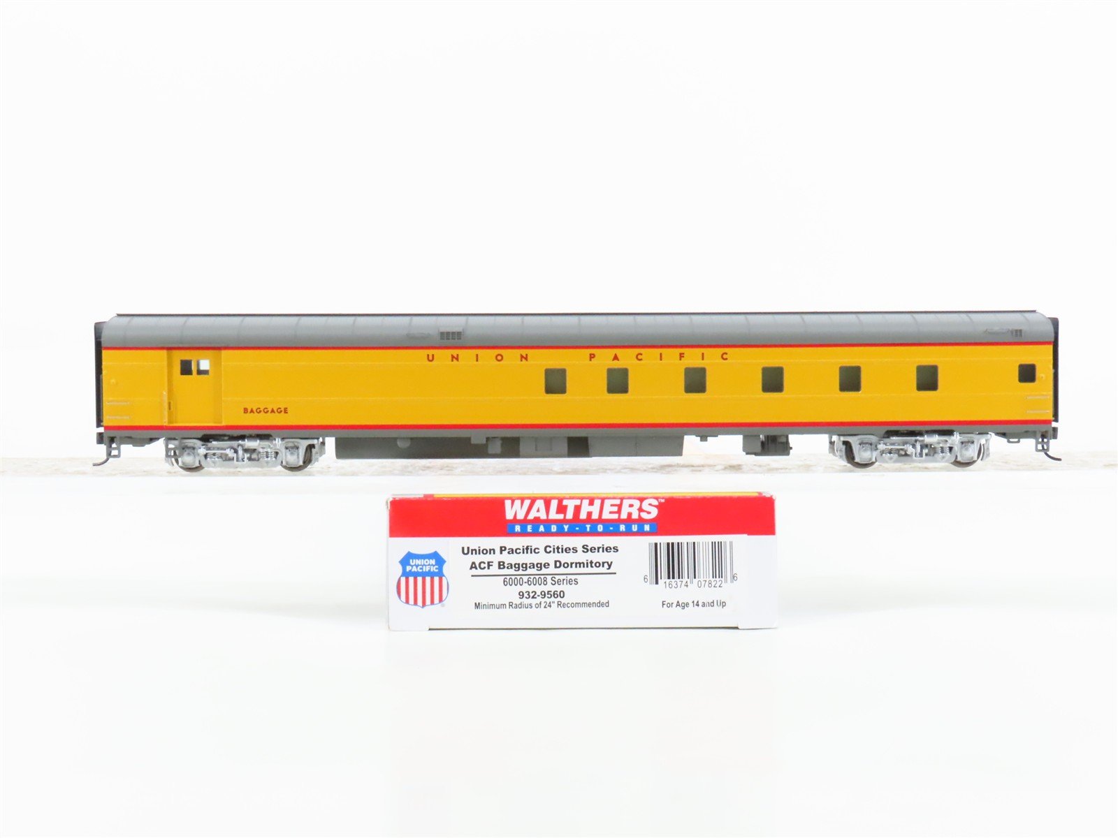 HO Scale Walthers 932-9560 UP Union Pacific Railroad Baggage Passenger Car