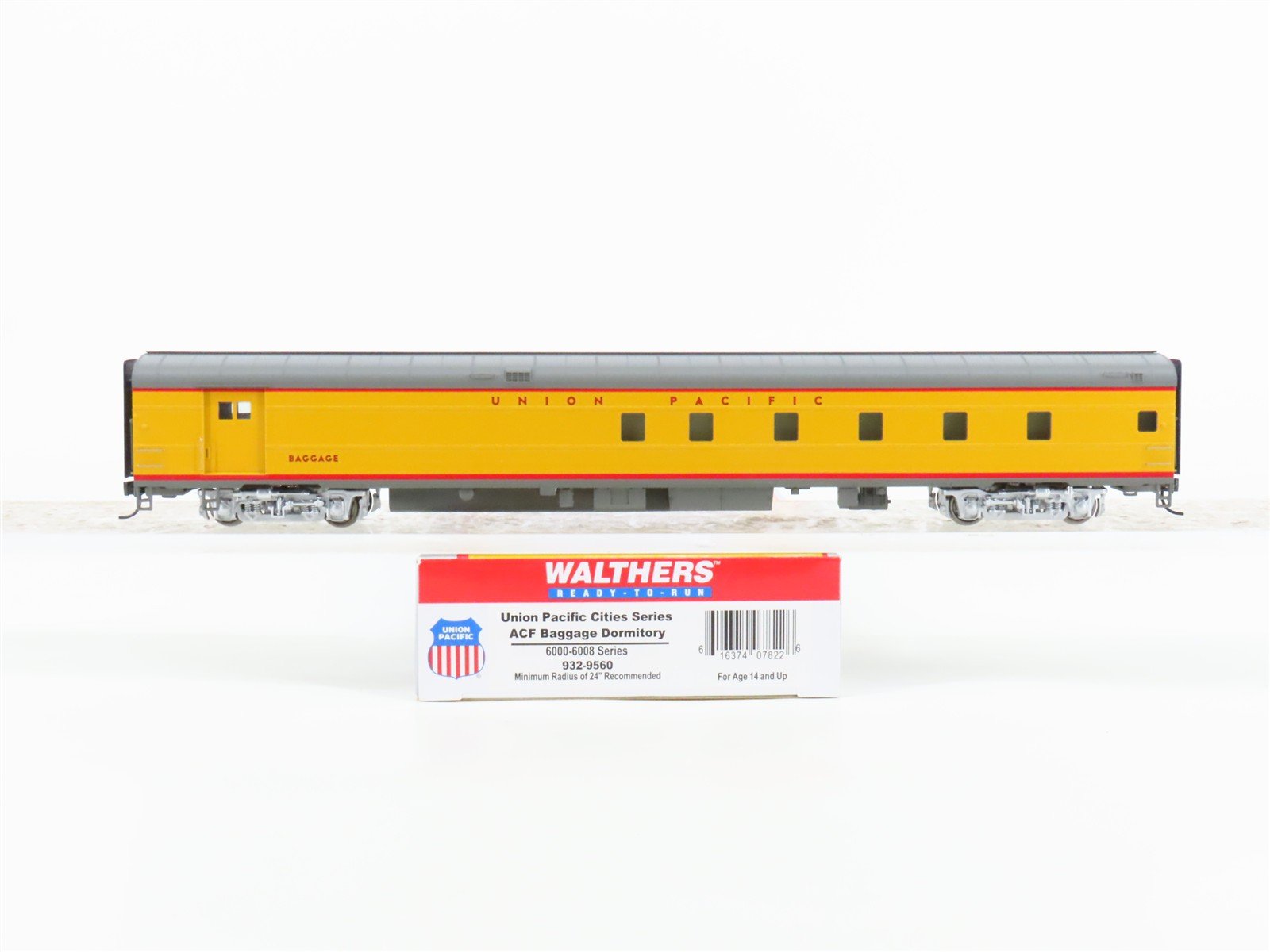 HO Scale Walthers 932-9560 UP Union Pacific Railroad Baggage Passenger Car