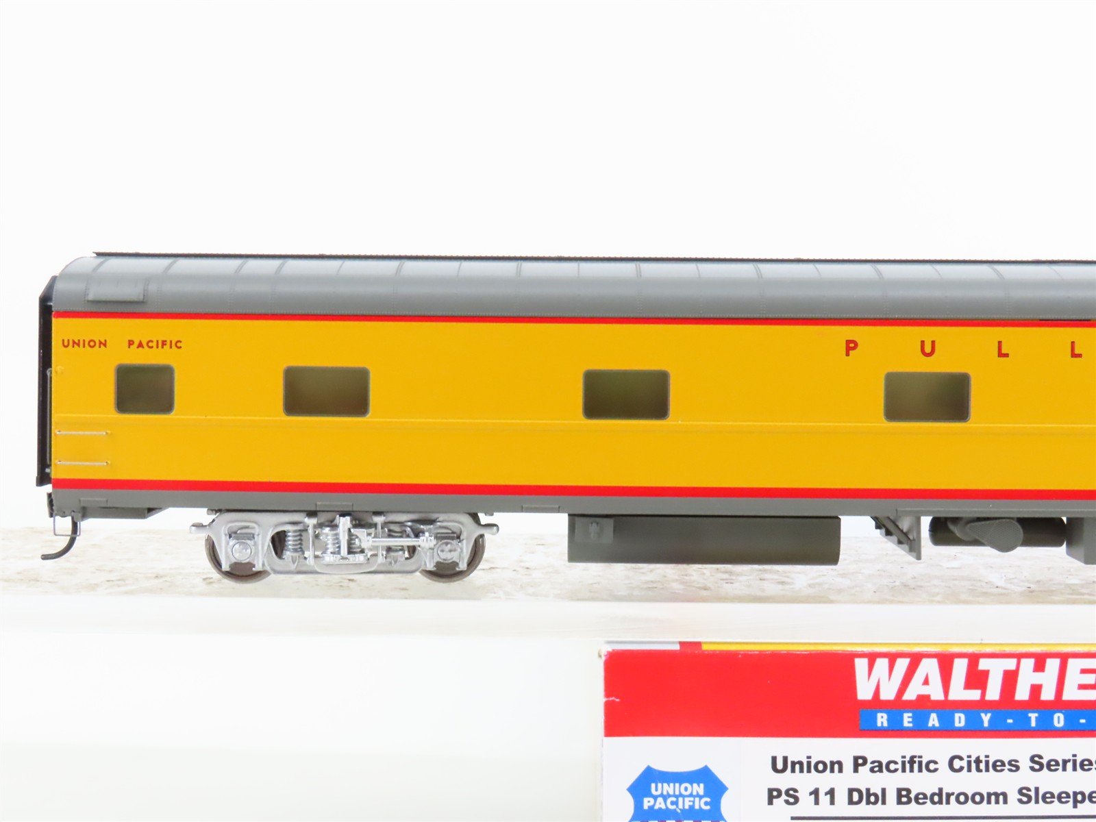 HO Scale Walthers 932-9500 UP Union Pacific Pullman Sleeper Passenger Car