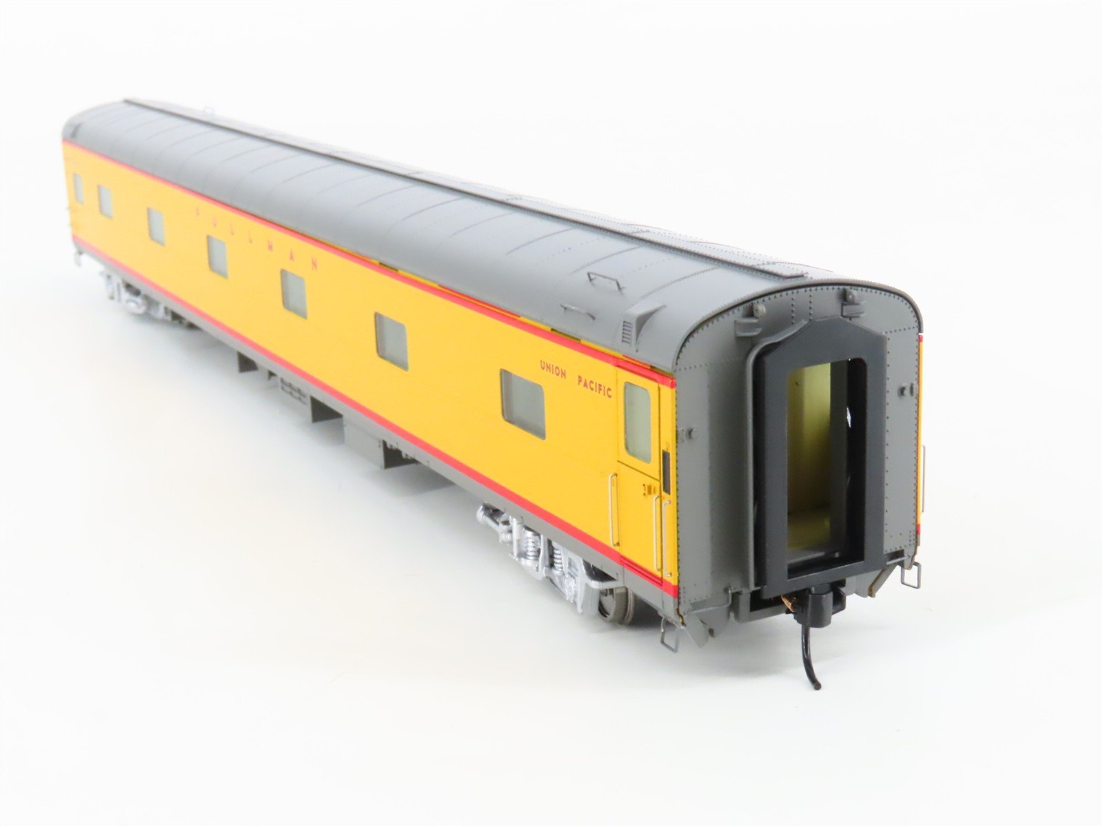 HO Scale Walthers 932-9500 UP Union Pacific Pullman Sleeper Passenger Car