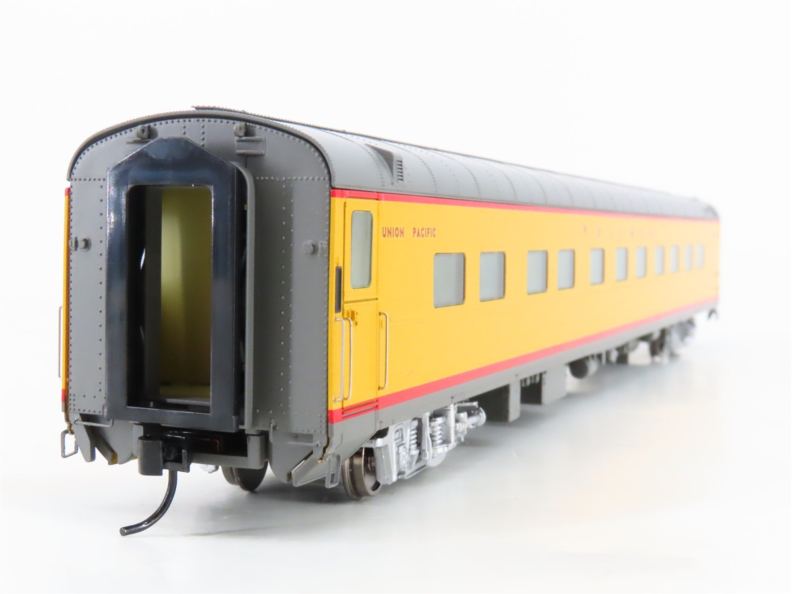 HO Scale Walthers 932-9500 UP Union Pacific Pullman Sleeper Passenger Car